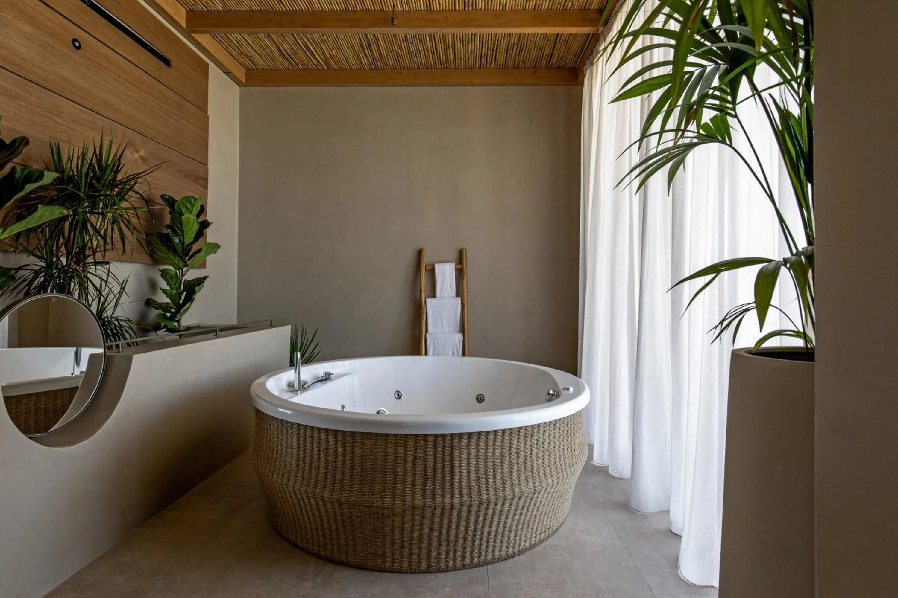 Hot Tub in Unique Blue! Resort and Villas Adults Only