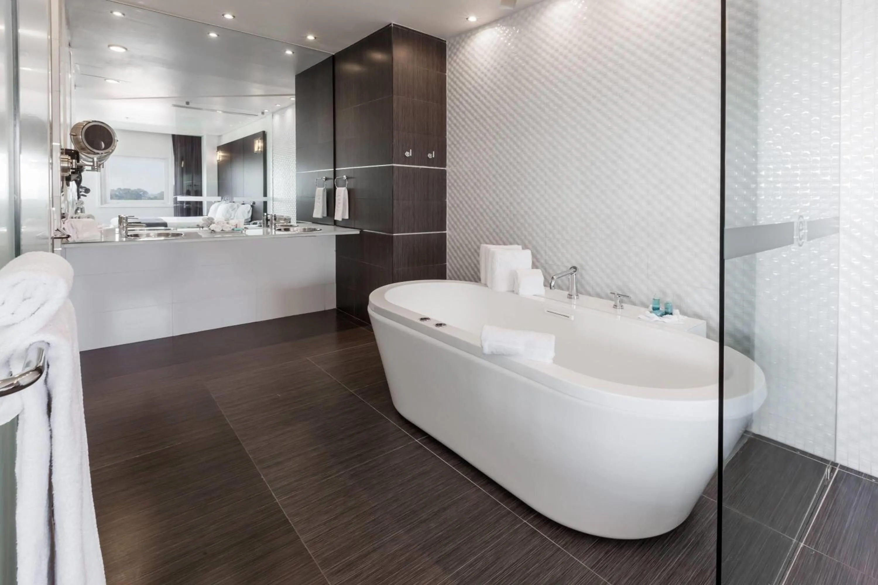 Photo of the whole room in Ramada Encore by Wyndham Guadalajara Sur