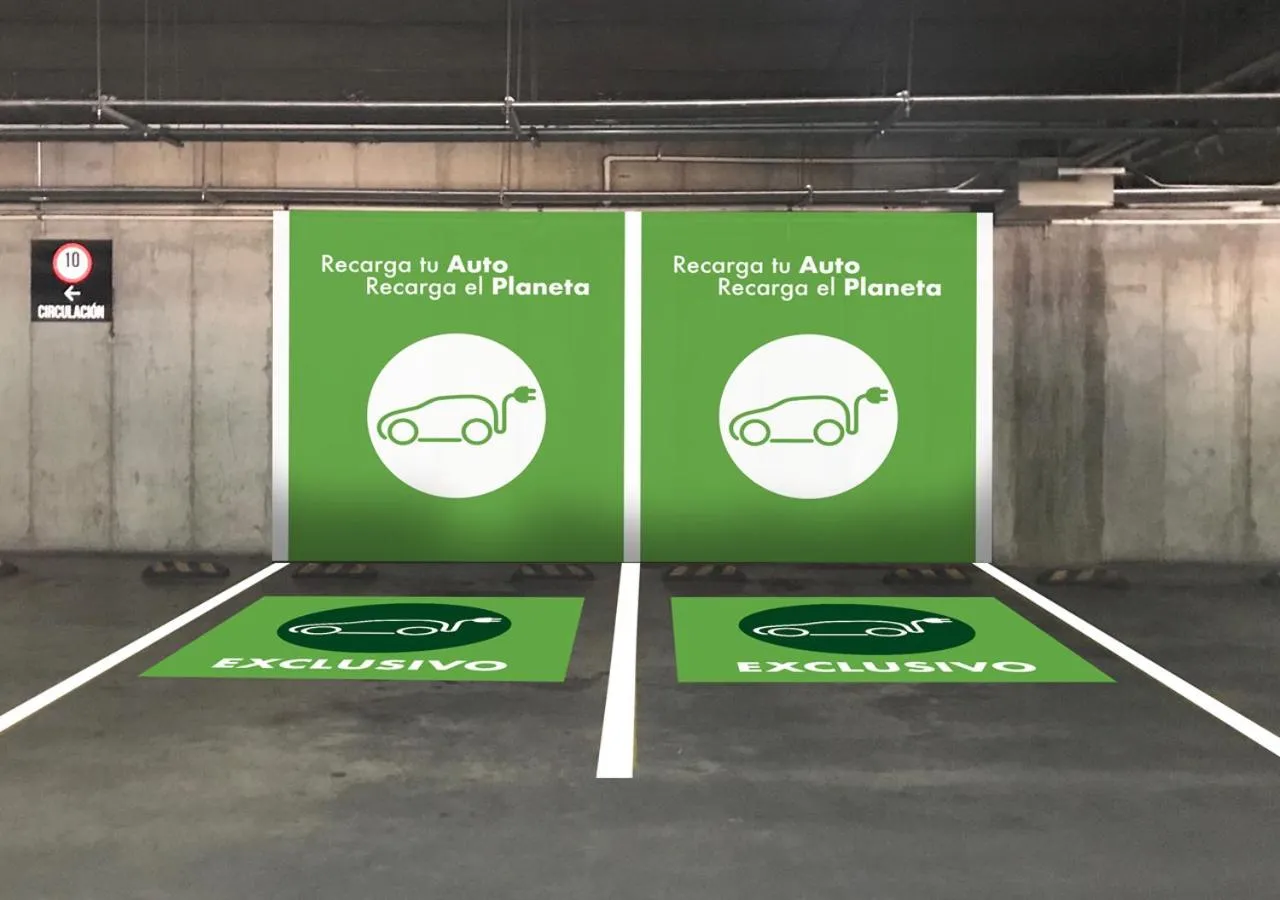 Parking in Ramada Encore by Wyndham Guadalajara Sur