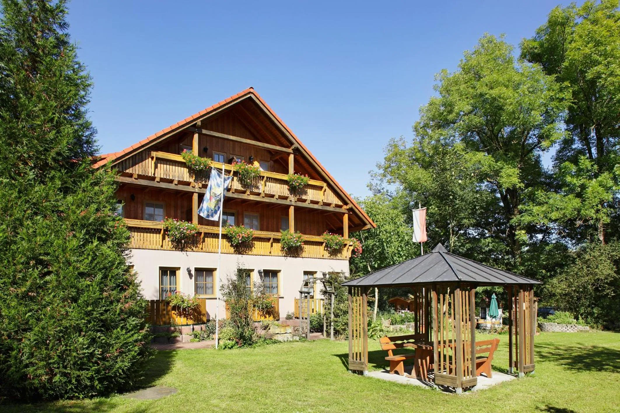 Facade/entrance in Land- und Aktivhotel Altmühlaue