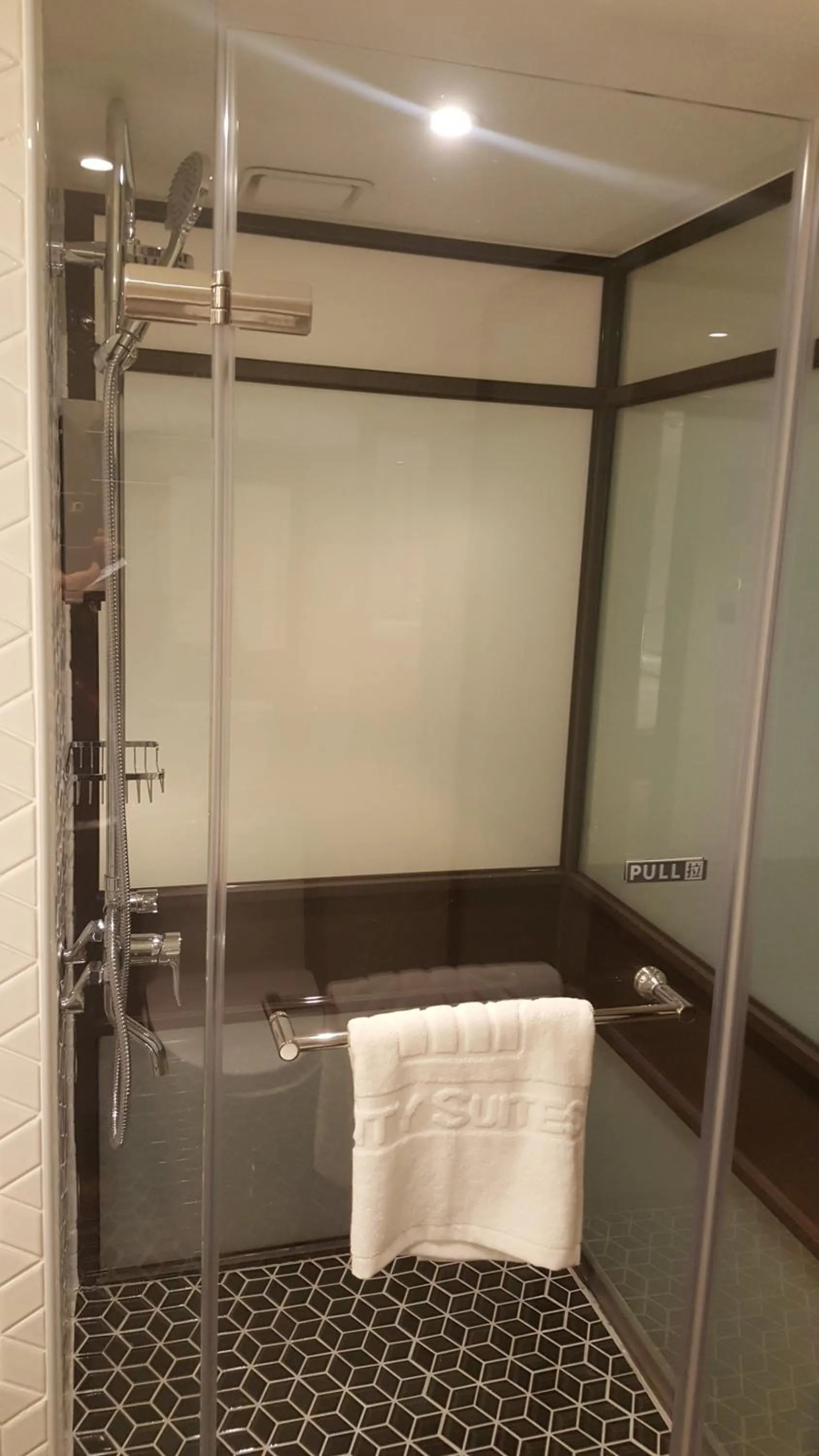 Shower in City Suites - Main Station