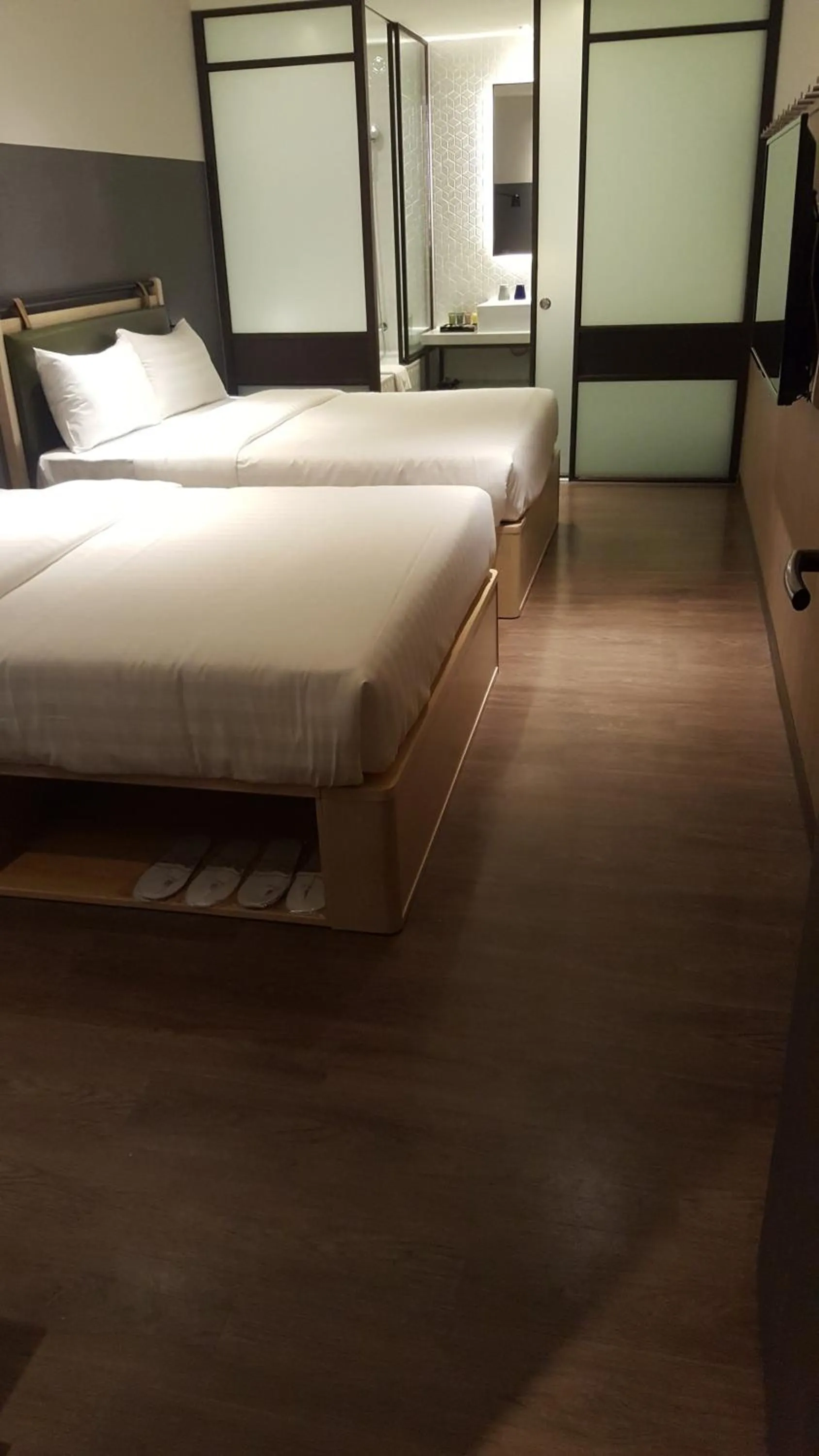 Photo of the whole room, Bed in City Suites - Main Station