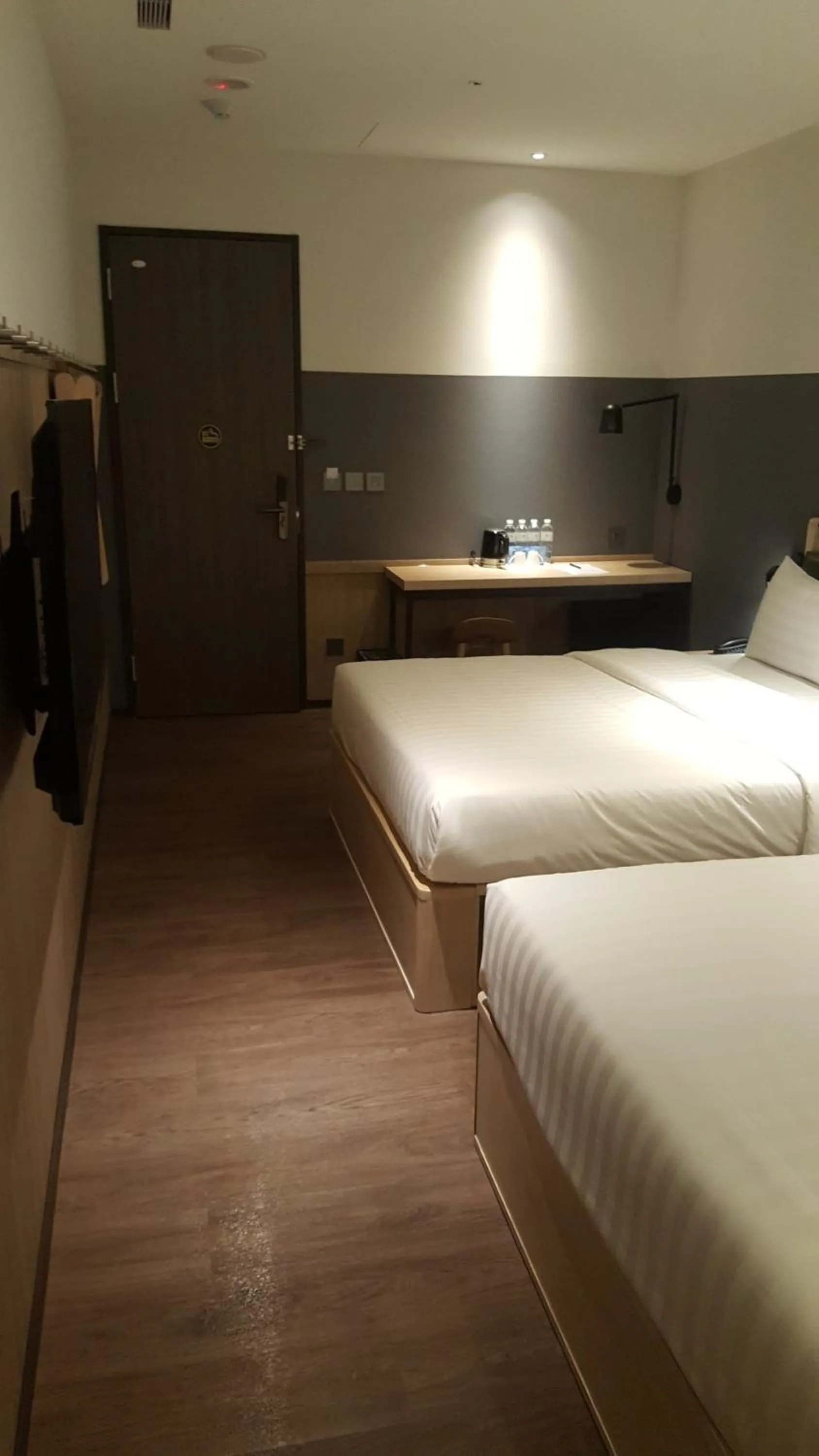 Photo of the whole room, Bed in City Suites - Main Station