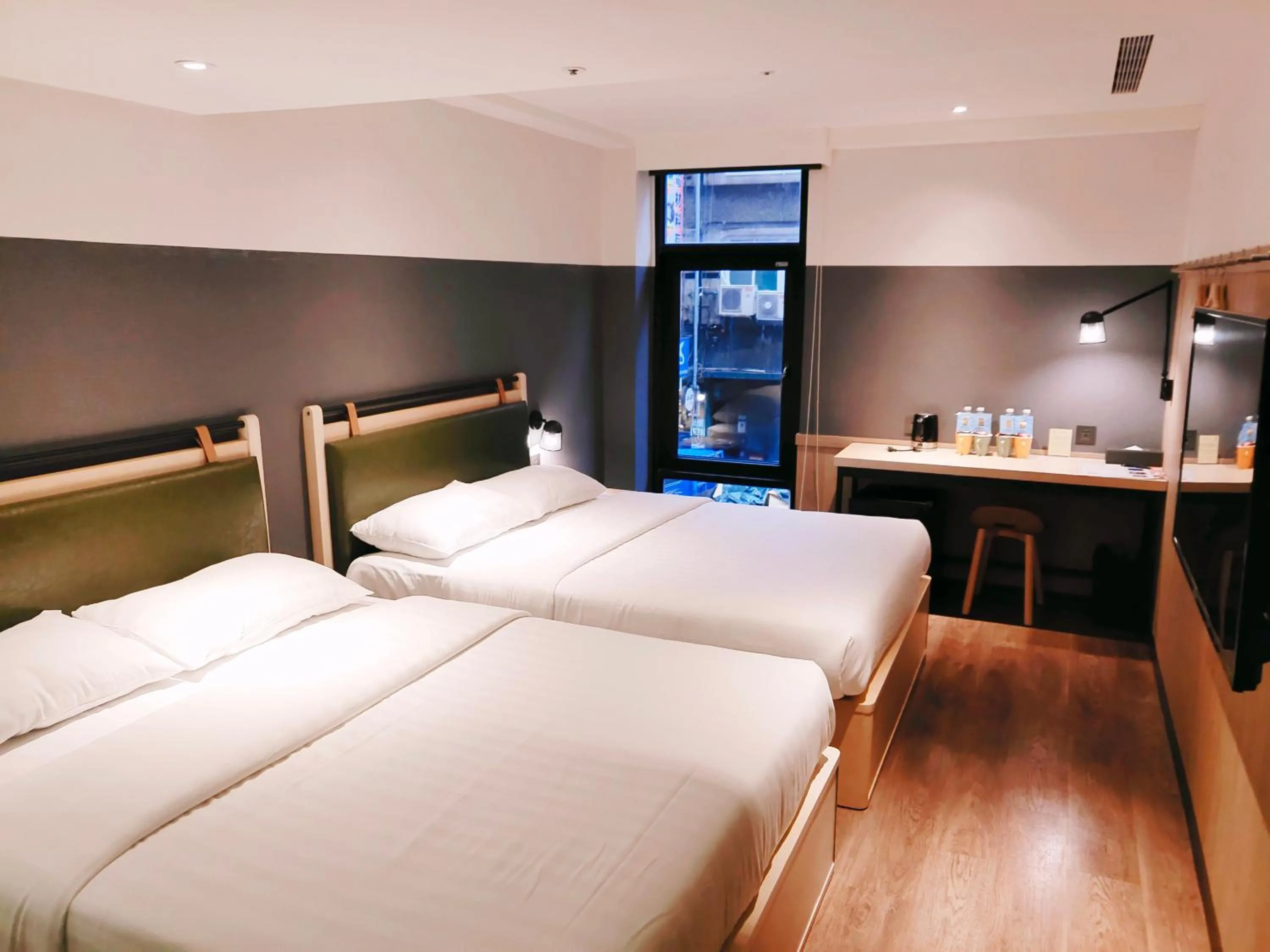 Photo of the whole room, Bed in City Suites - Main Station