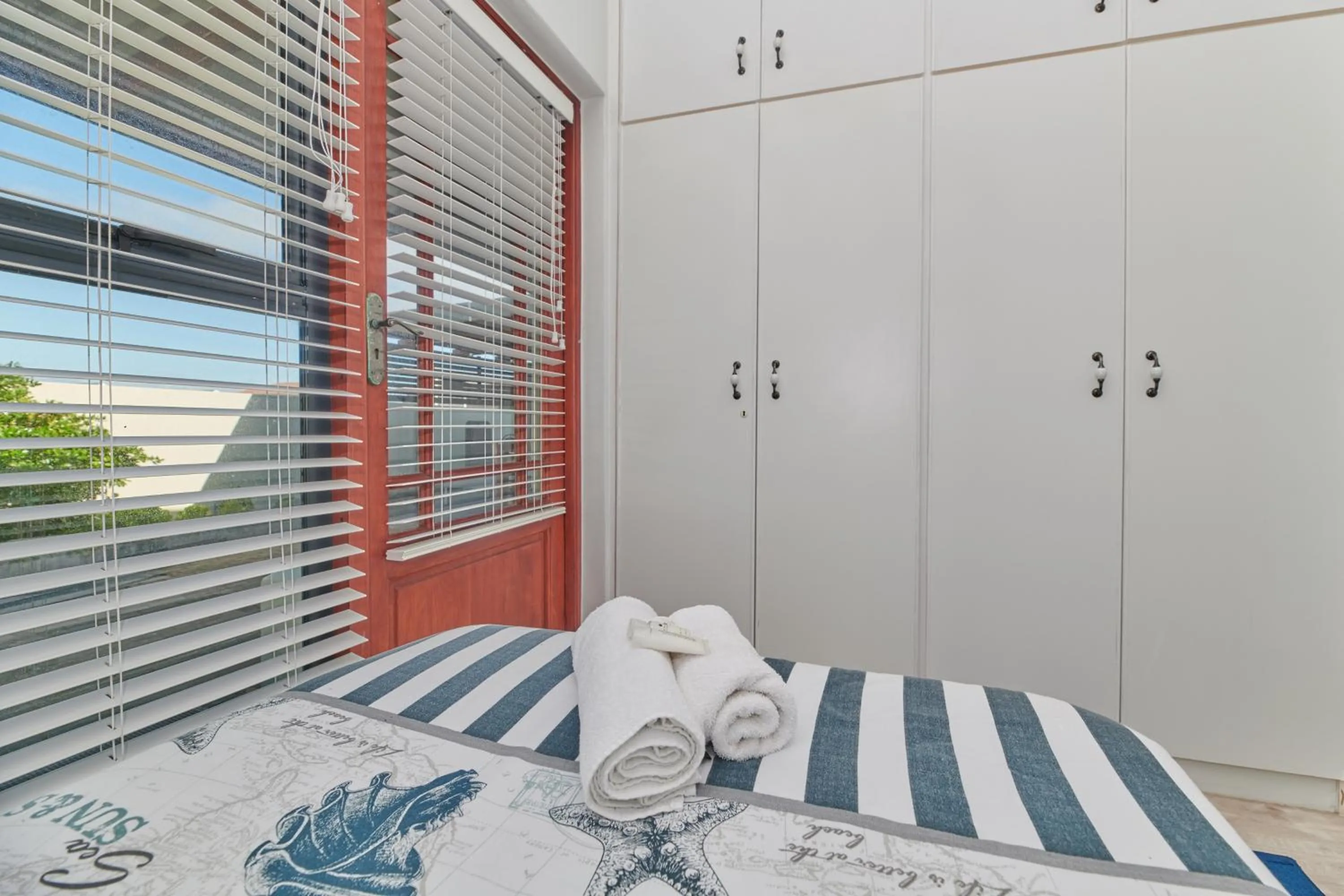 Photo of the whole room, Bed in Fraai Uitzicht Struisbaai