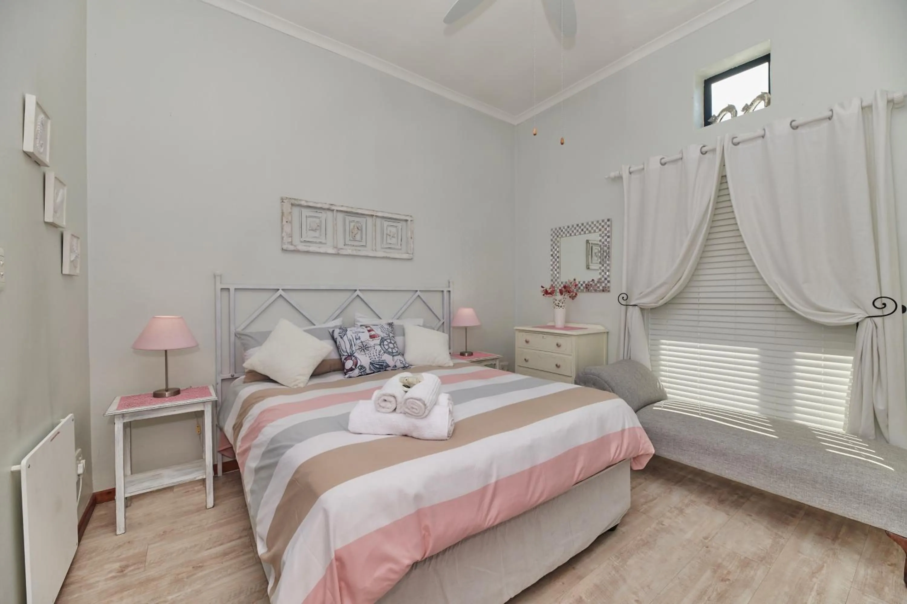 Bedroom, Bed in Fraai Uitzicht Struisbaai