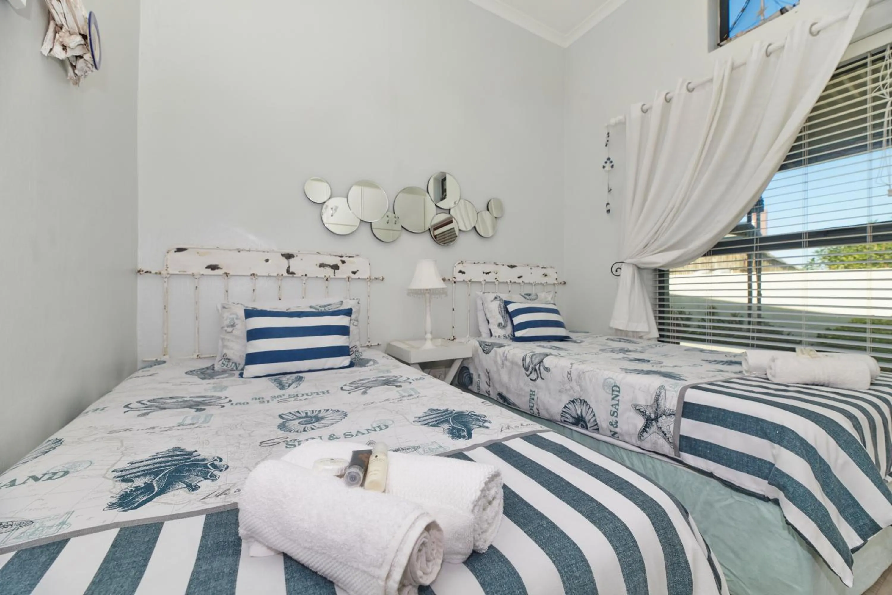 Photo of the whole room, Bed in Fraai Uitzicht Struisbaai