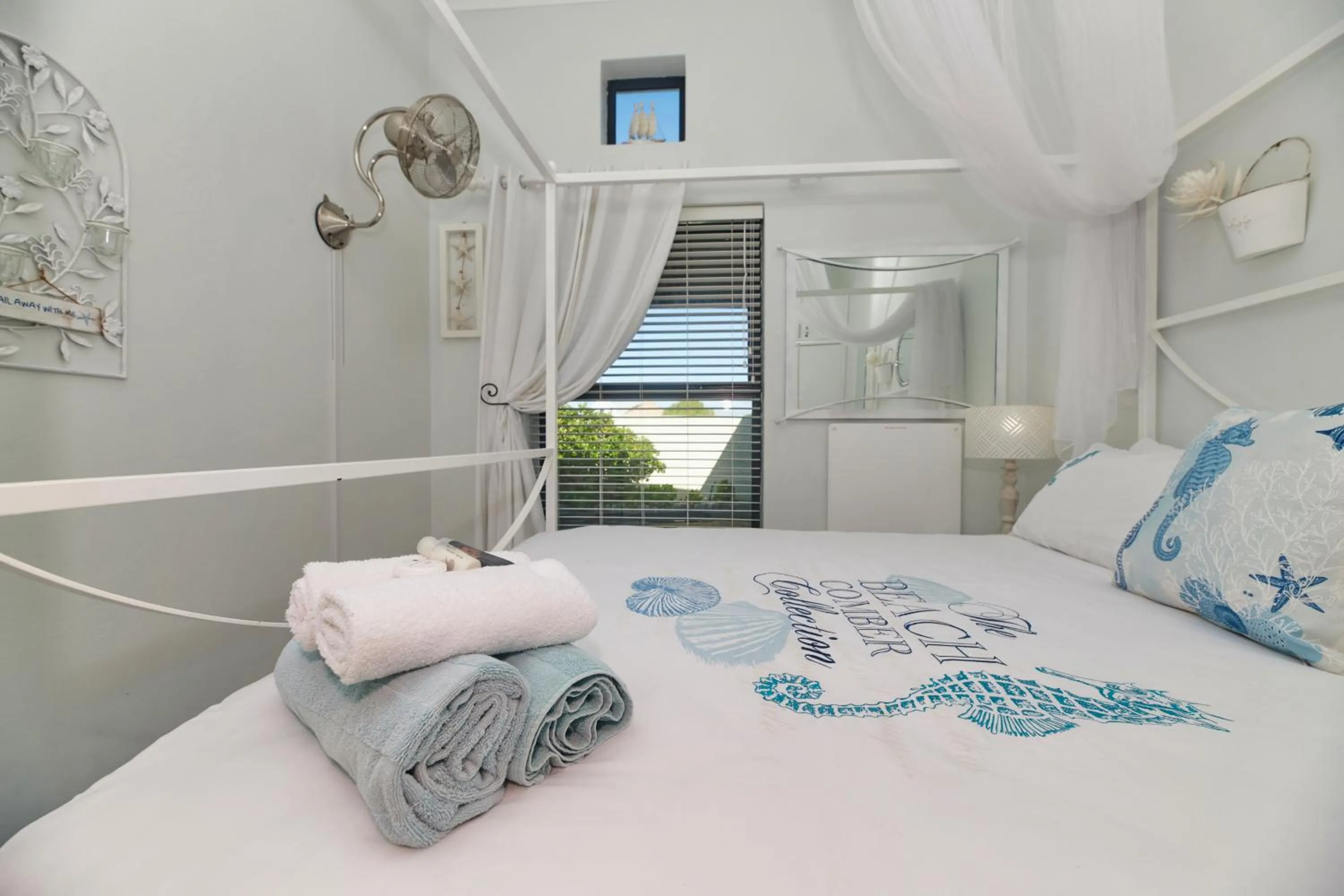 Photo of the whole room, Bed in Fraai Uitzicht Struisbaai