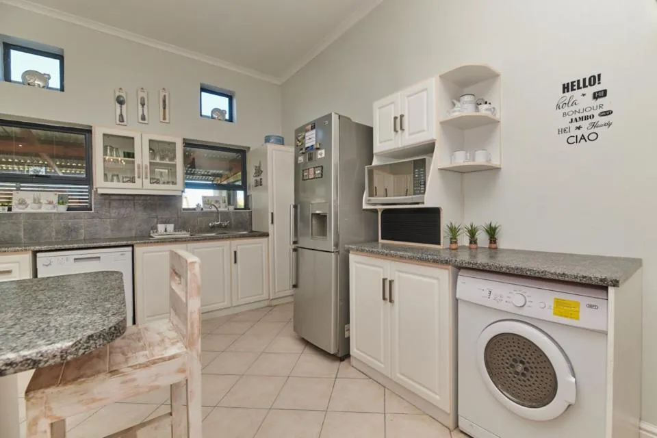 Kitchen or kitchenette in Fraai Uitzicht Struisbaai