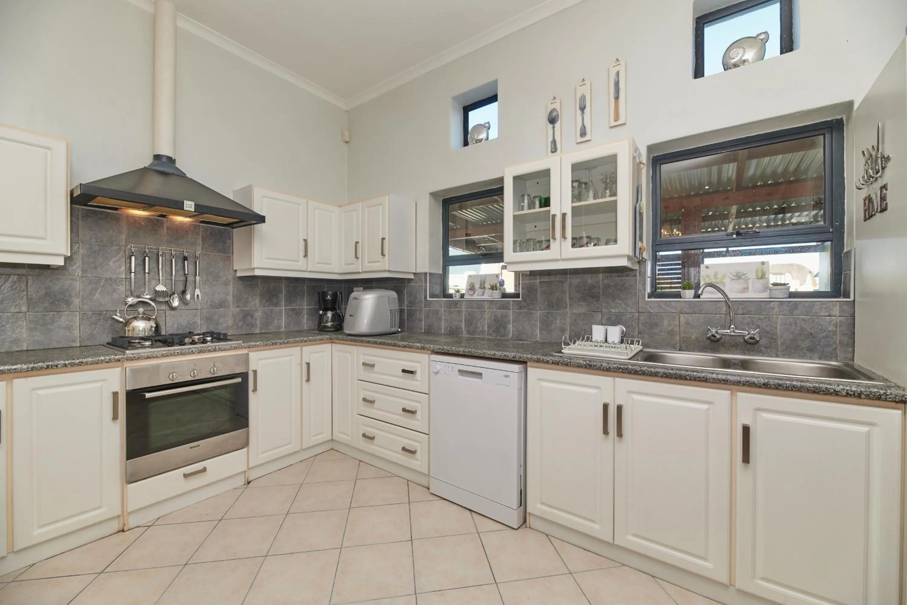 Kitchen or kitchenette in Fraai Uitzicht Struisbaai