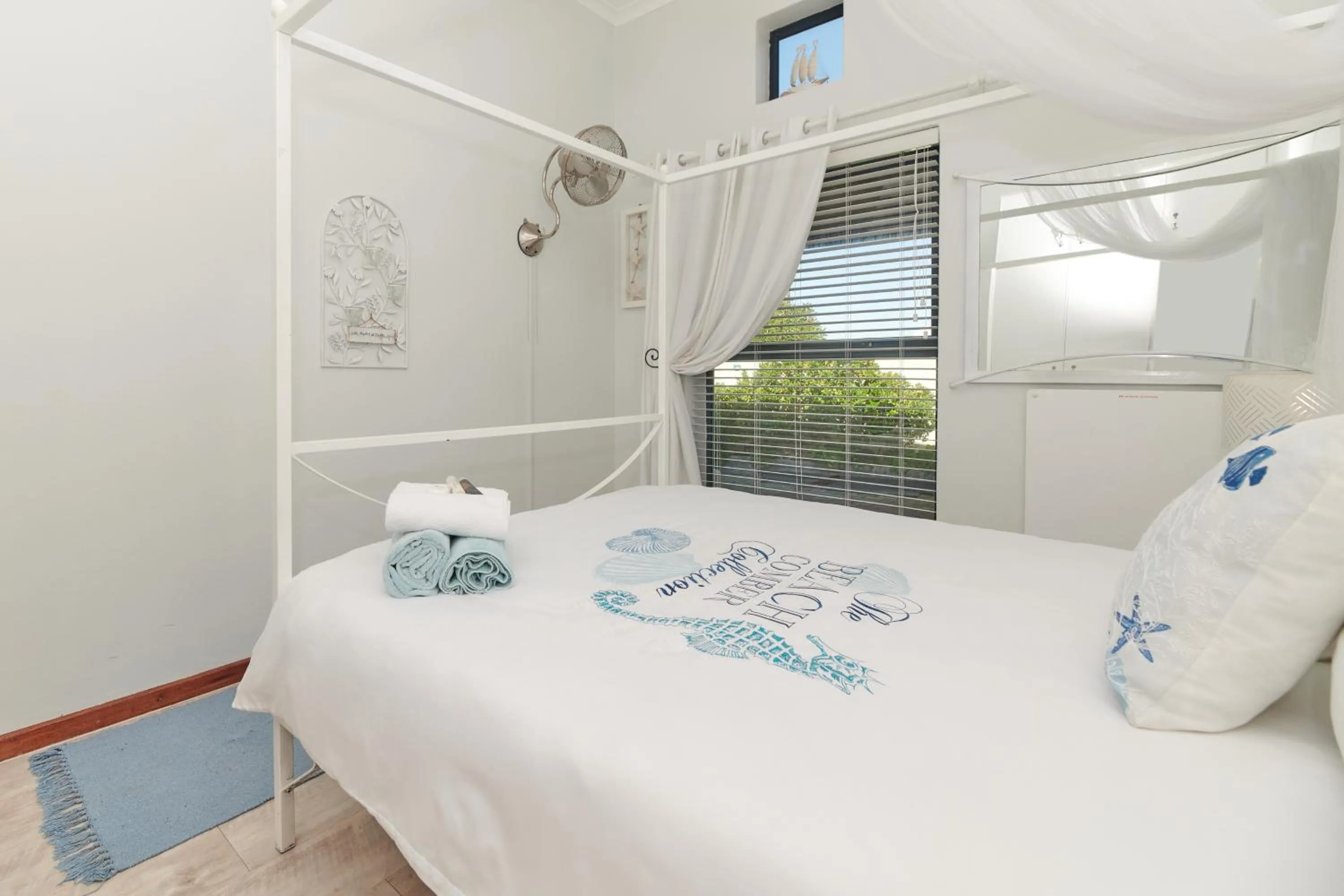 Photo of the whole room, Bed in Fraai Uitzicht Struisbaai