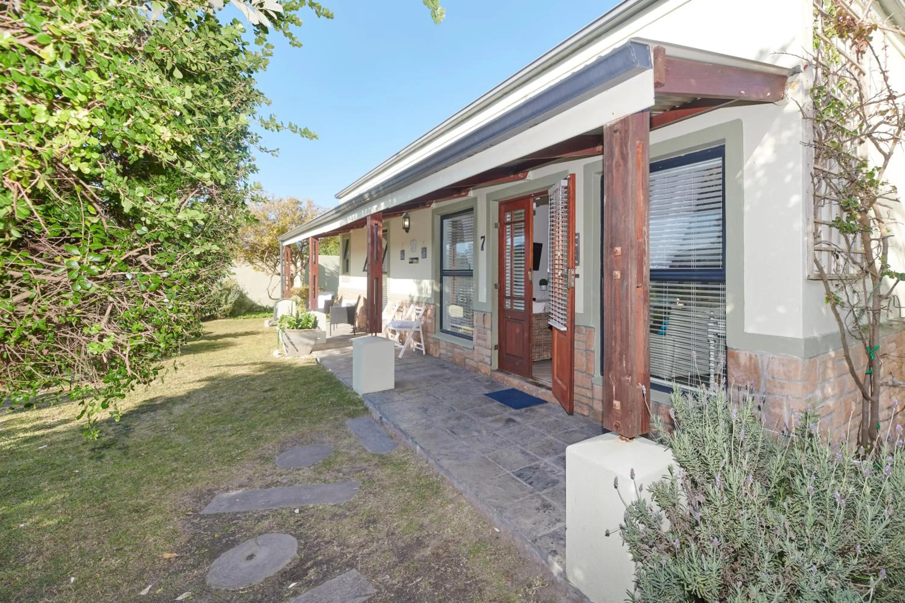 Facade/entrance in Fraai Uitzicht Struisbaai