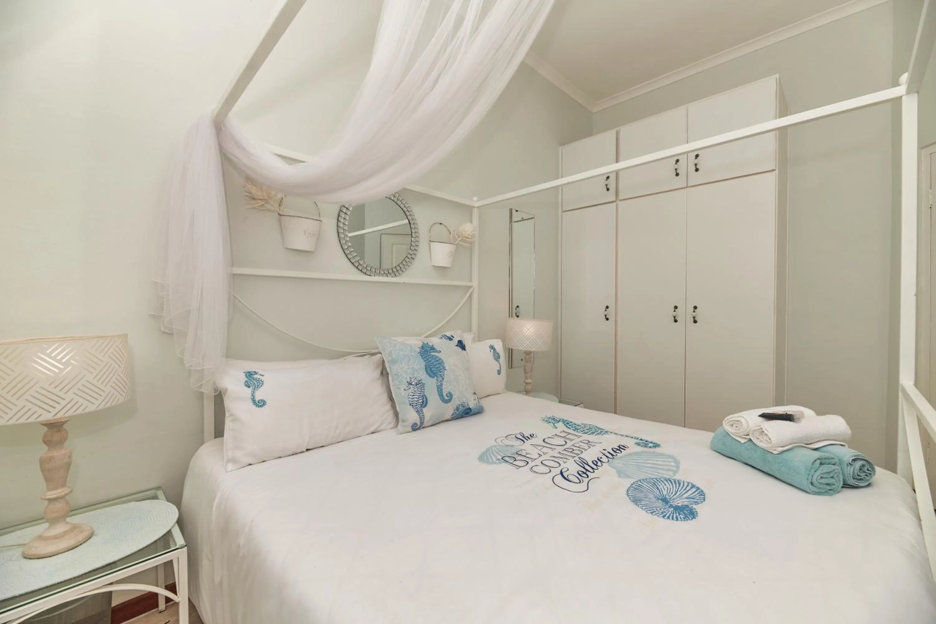 Photo of the whole room, Bed in Fraai Uitzicht Struisbaai