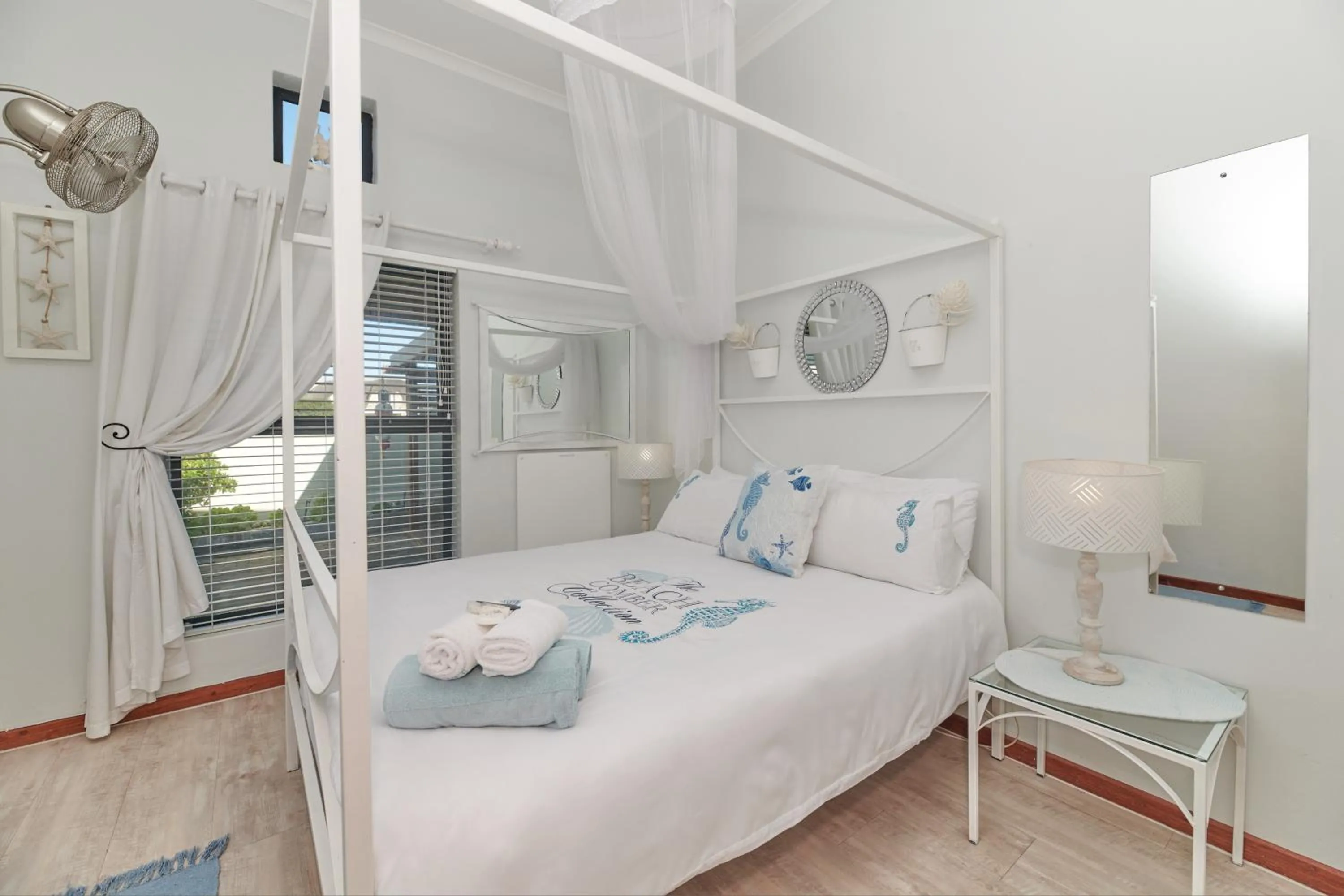 Photo of the whole room, Bed in Fraai Uitzicht Struisbaai