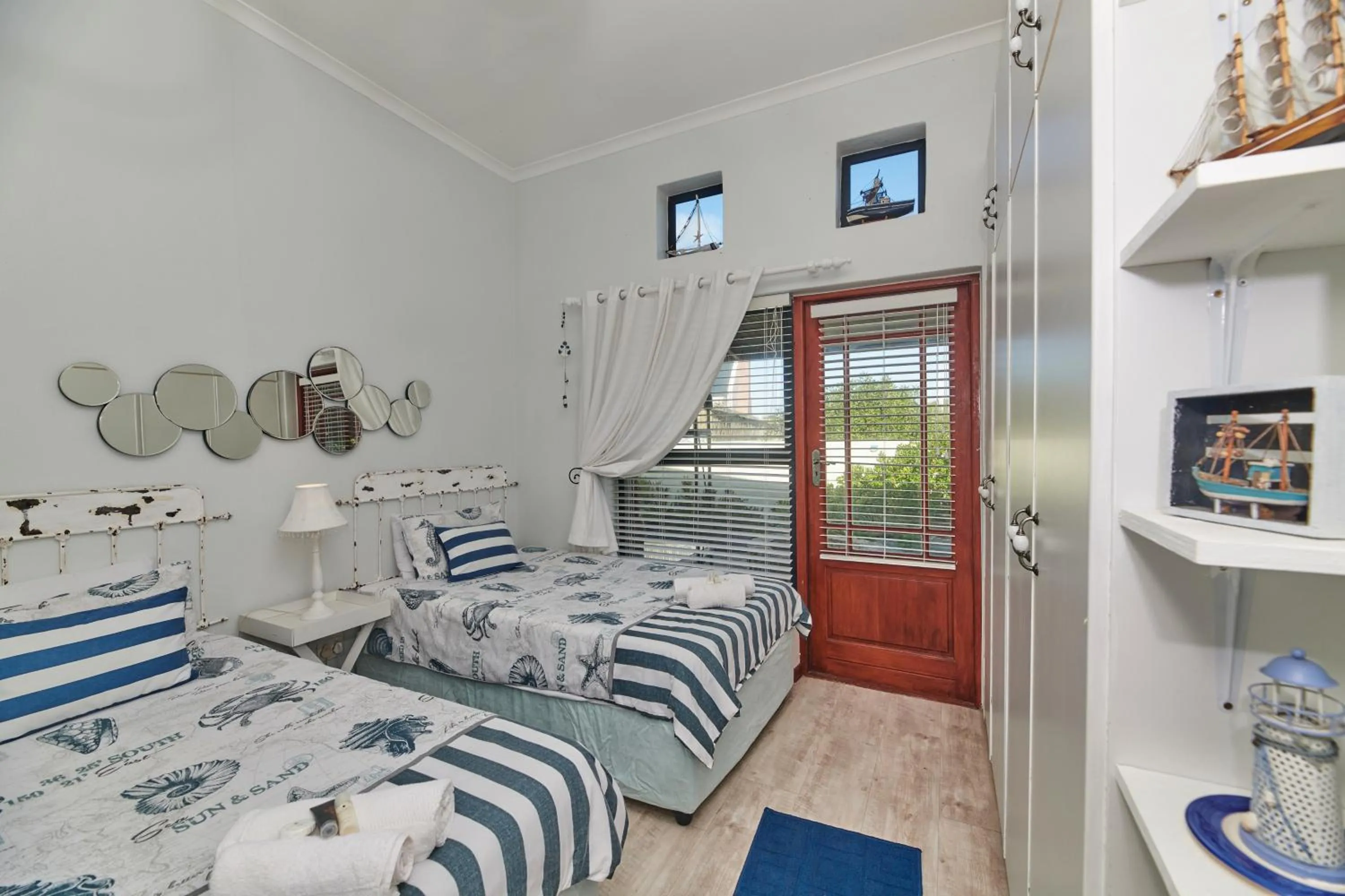 Photo of the whole room, Bed in Fraai Uitzicht Struisbaai