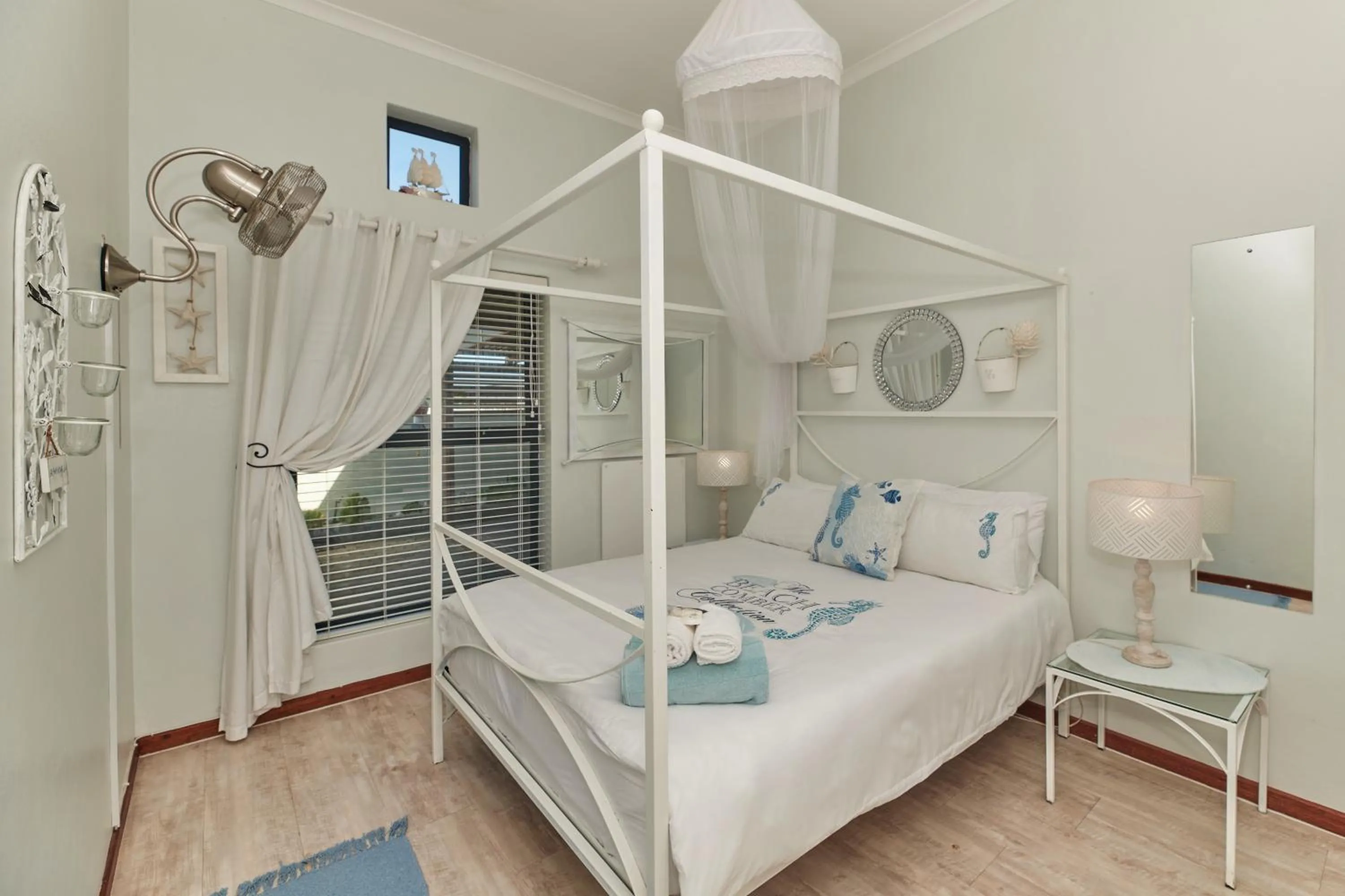 Photo of the whole room, Bed in Fraai Uitzicht Struisbaai