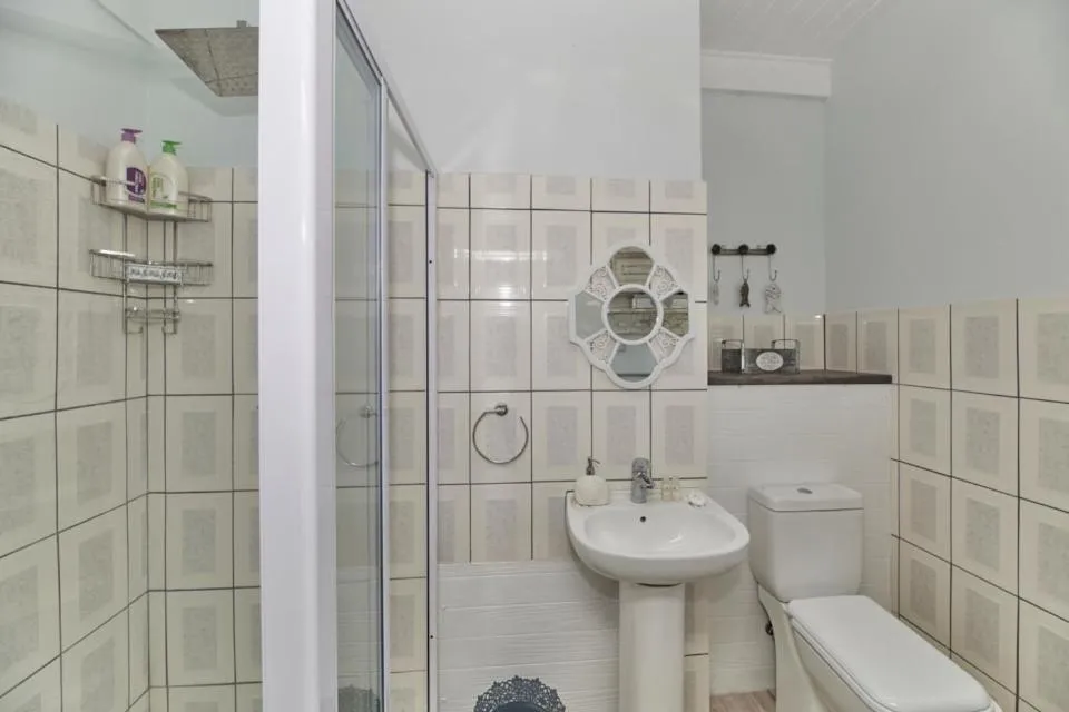 Shower in Fraai Uitzicht Struisbaai