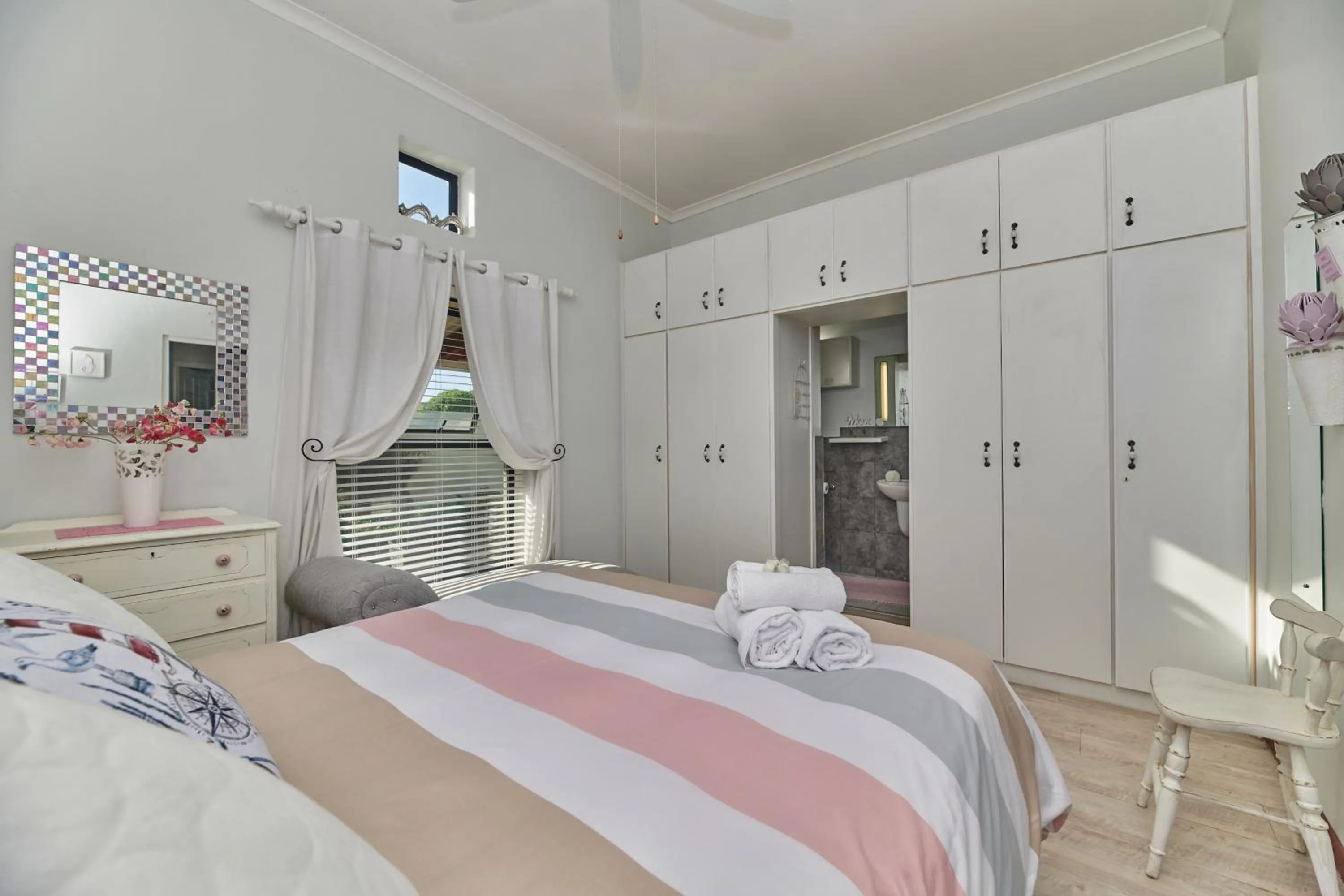 Photo of the whole room, Bed in Fraai Uitzicht Struisbaai