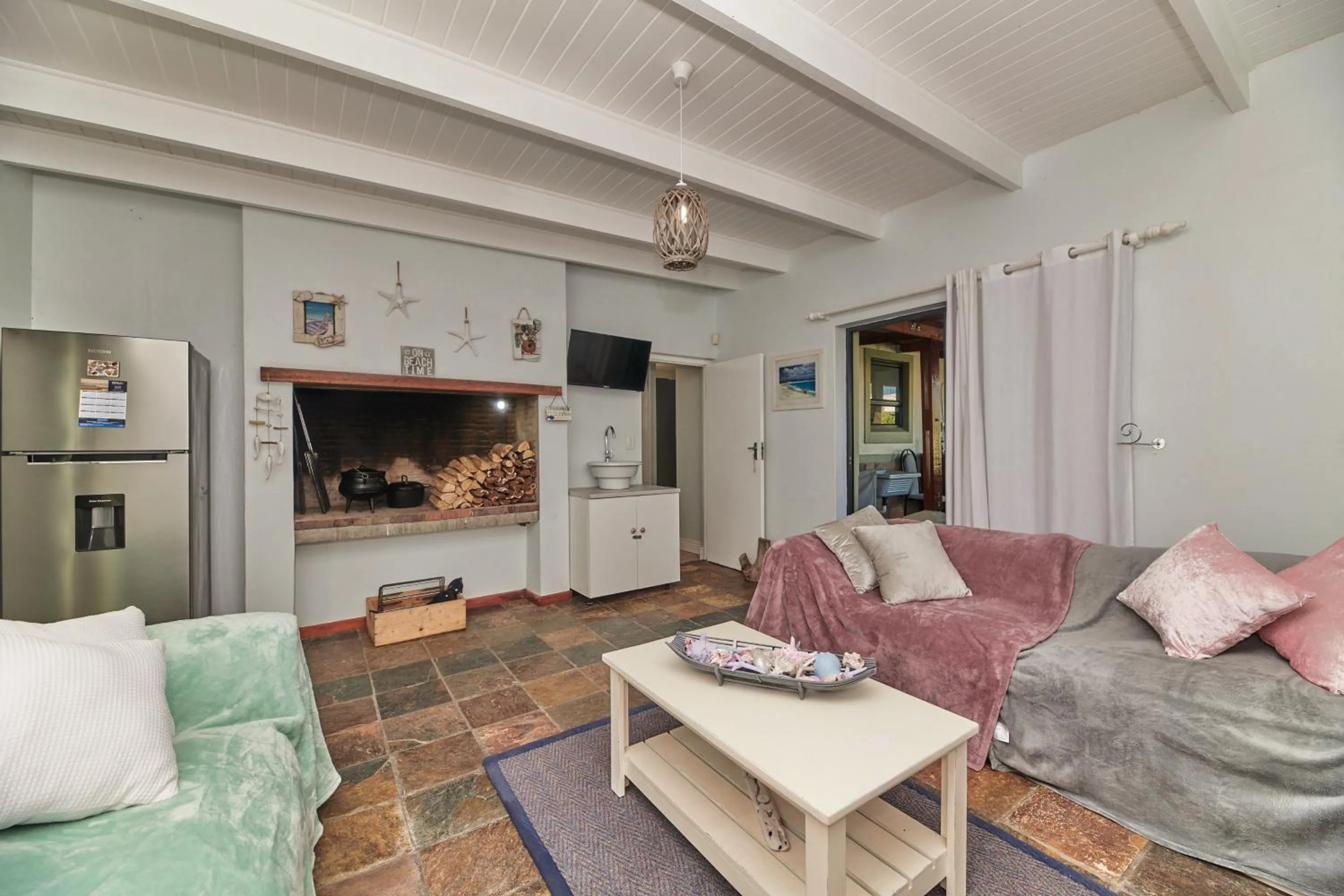 Communal lounge/ TV room in Fraai Uitzicht Struisbaai
