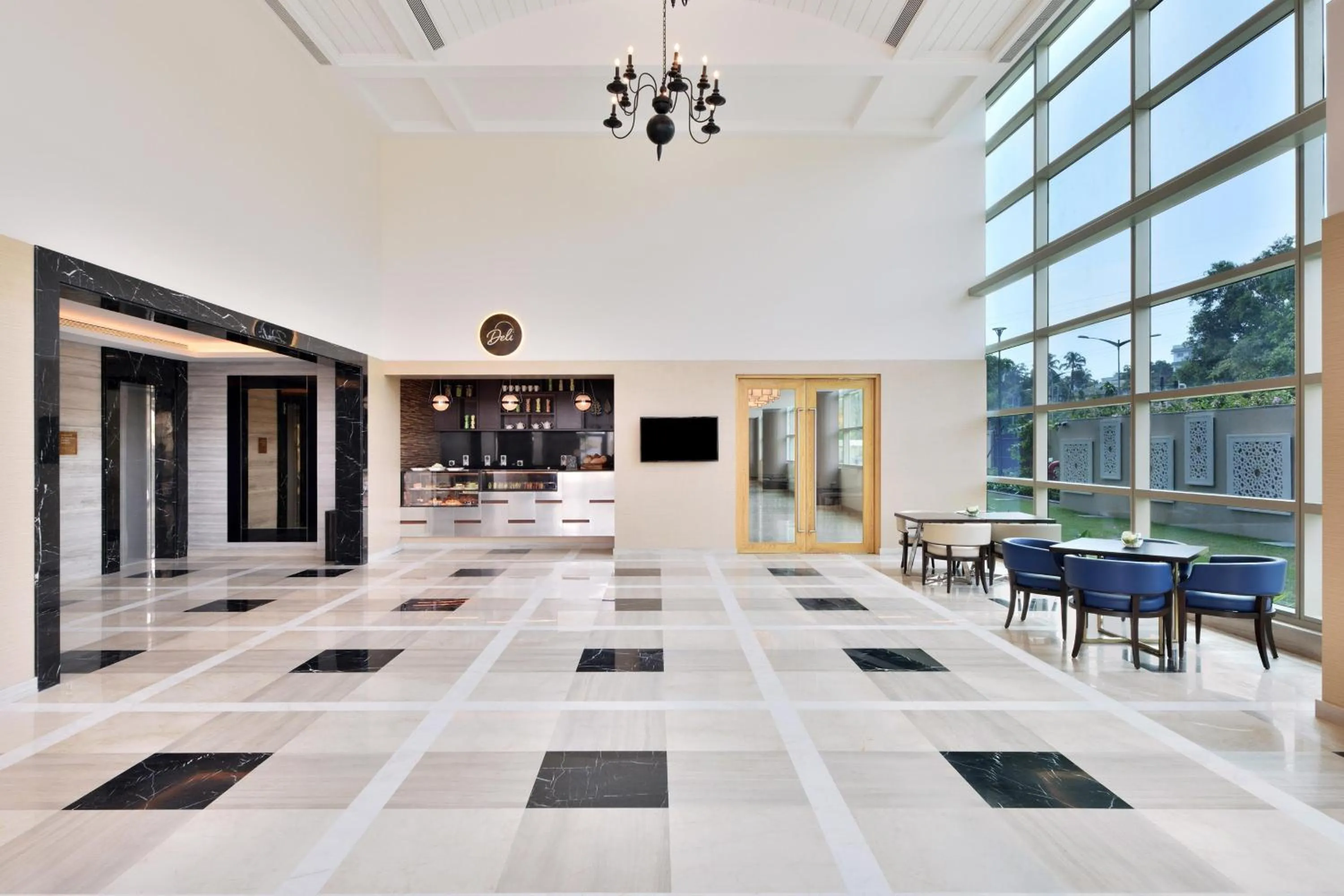 Lobby or reception in Four Points by Sheraton Kochi Infopark