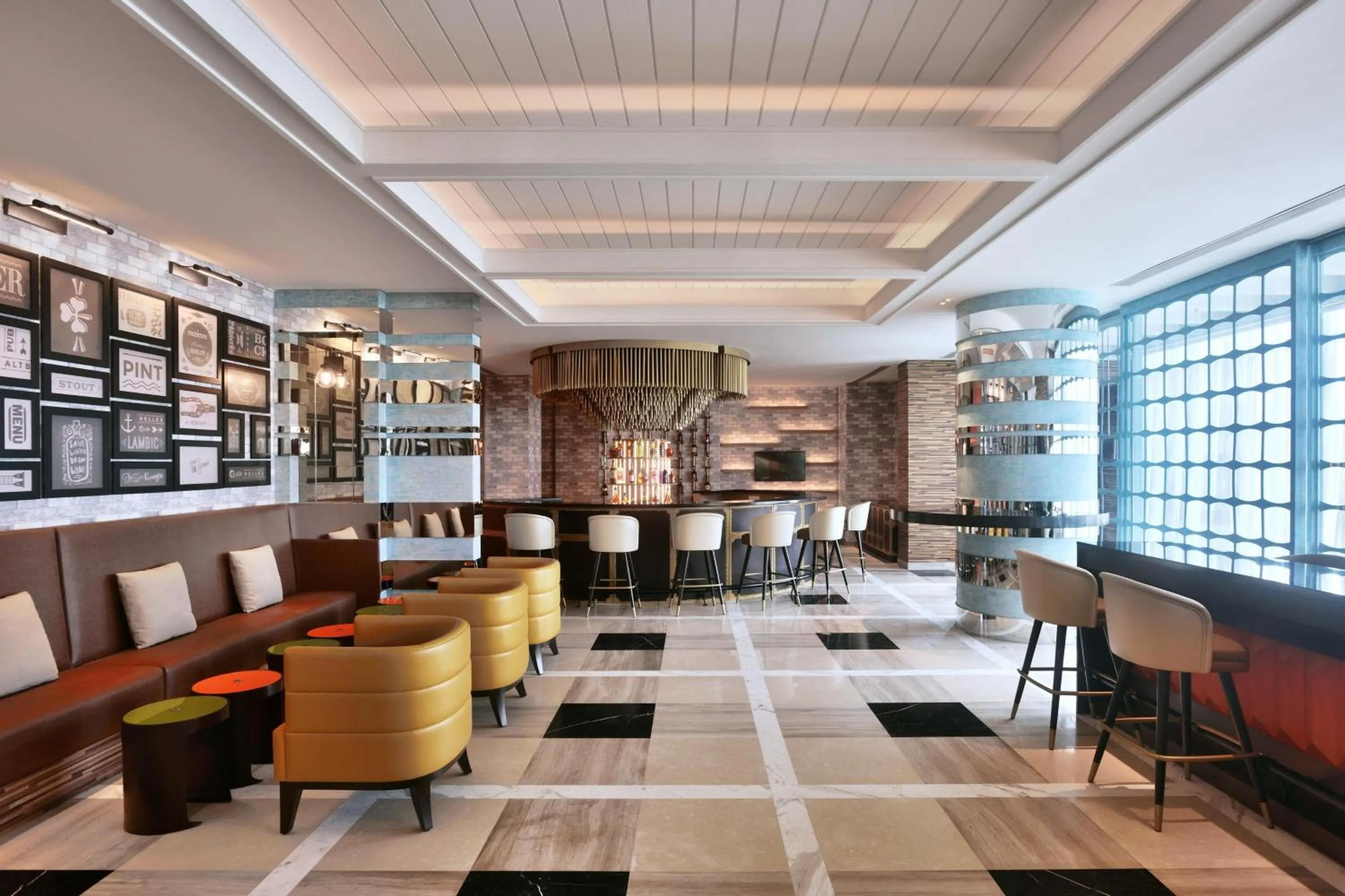 Lounge or bar in Four Points by Sheraton Kochi Infopark