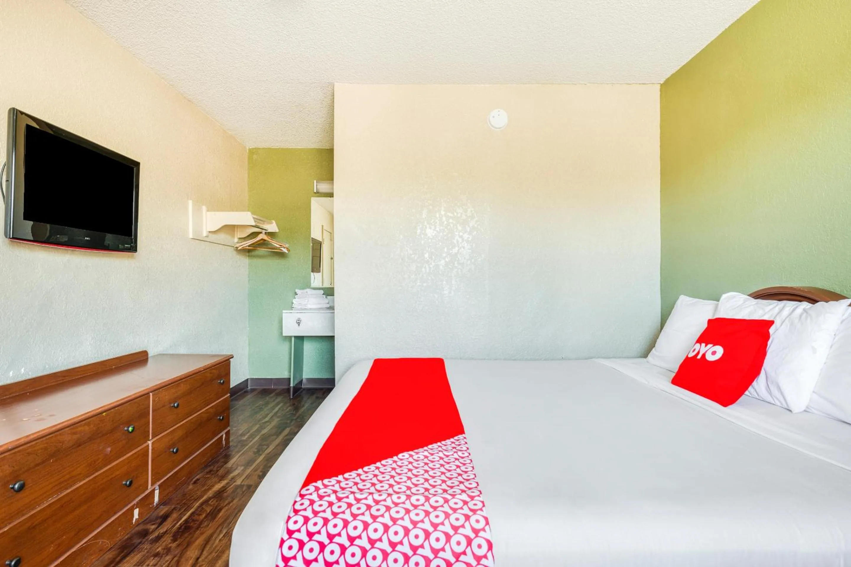 Bedroom, Room Photo in OYO Hotel Tucson Downtown