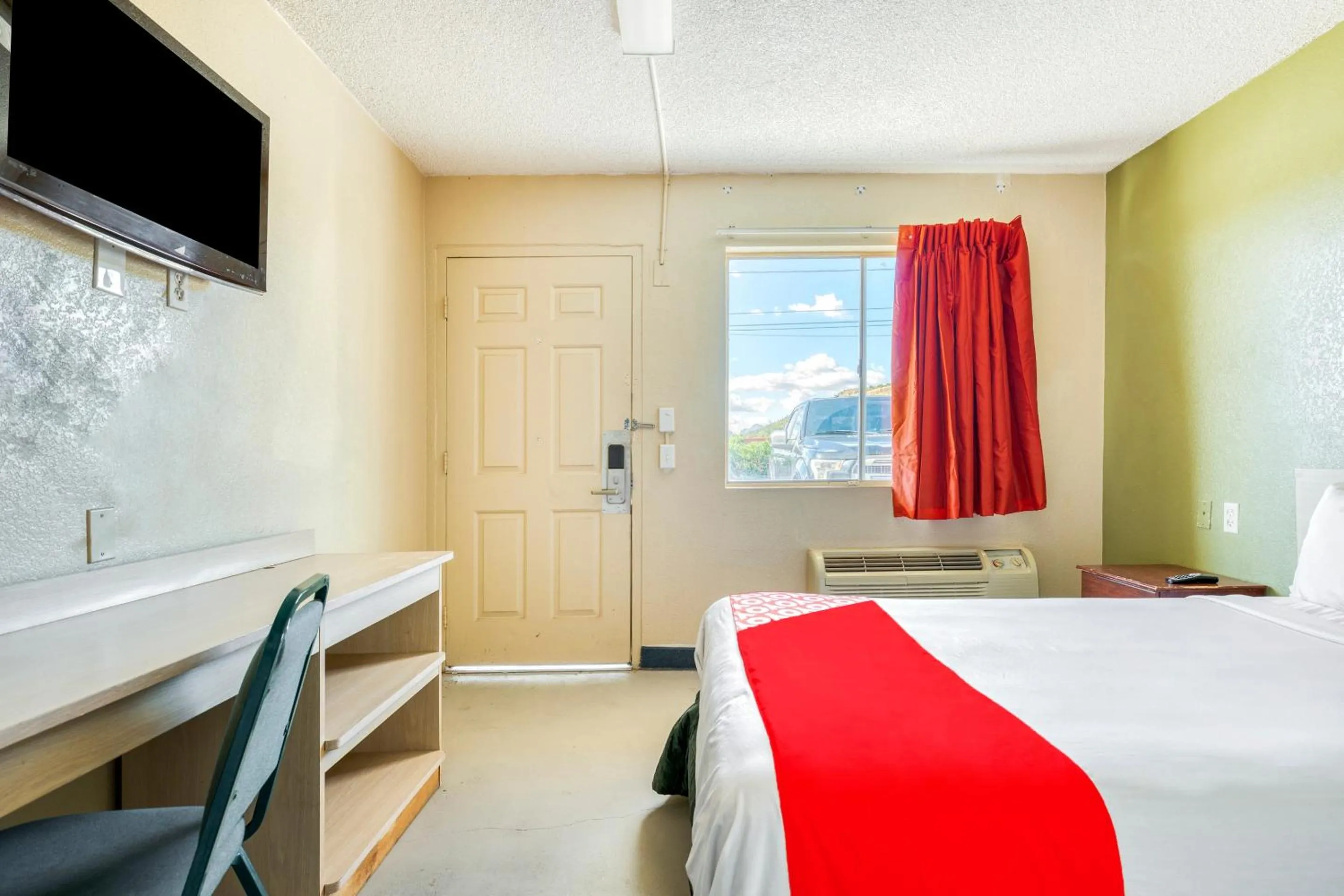 Bedroom, Room Photo in OYO Hotel Tucson Downtown