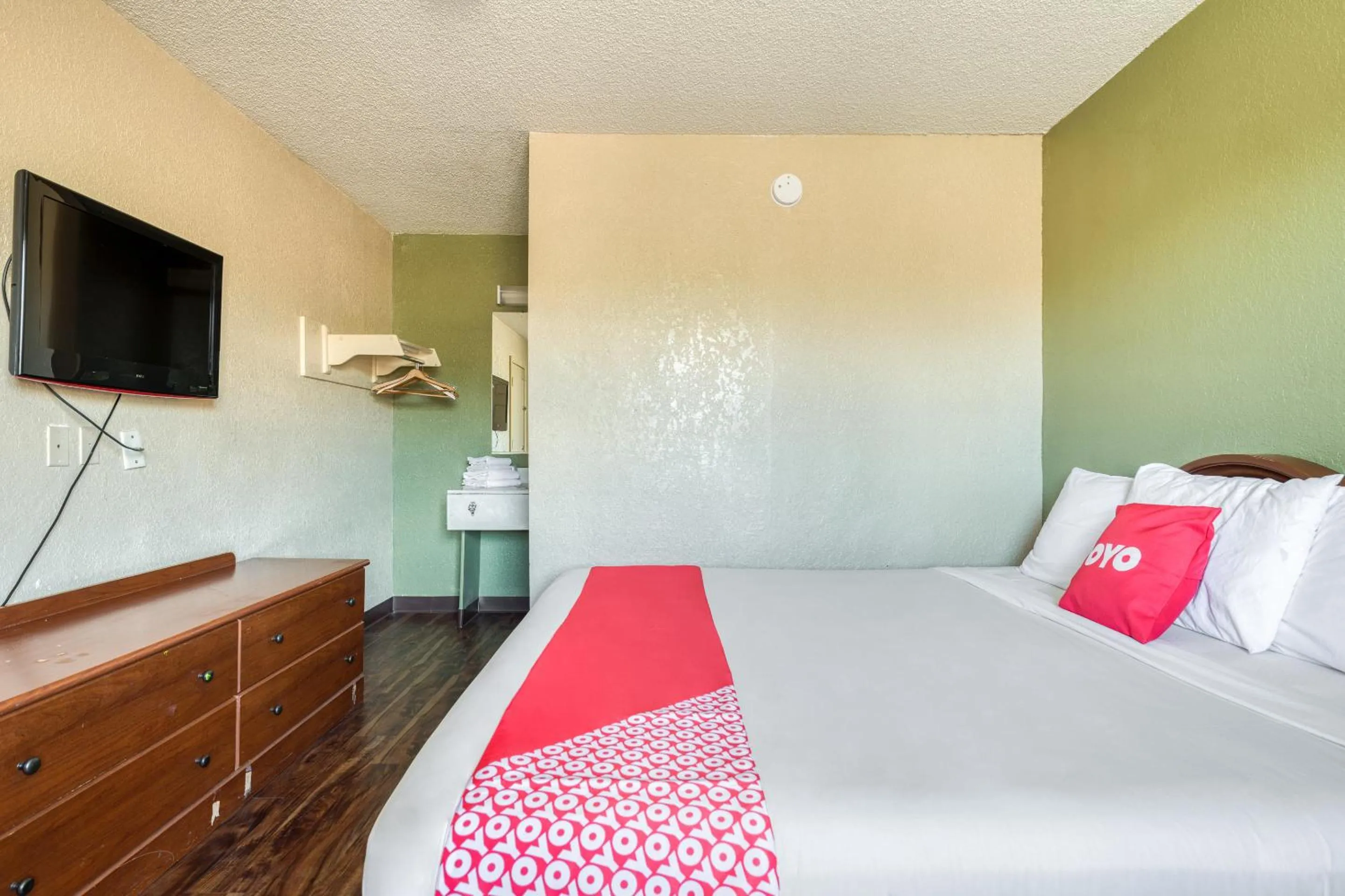 Bedroom in OYO Hotel Tucson Downtown