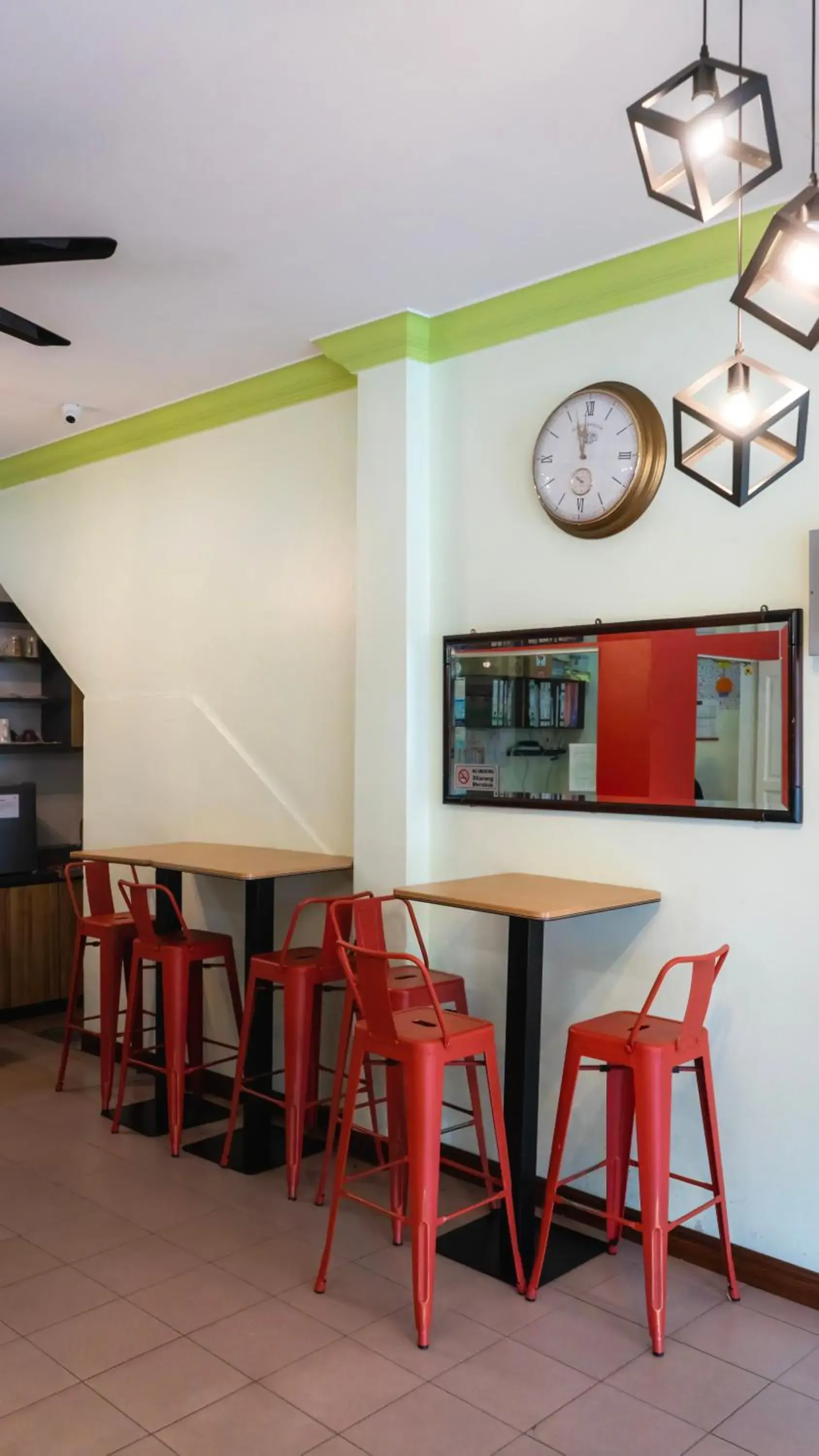 Facade/entrance in Highlanders Hotel Facade/entrance in Highlanders Hotel