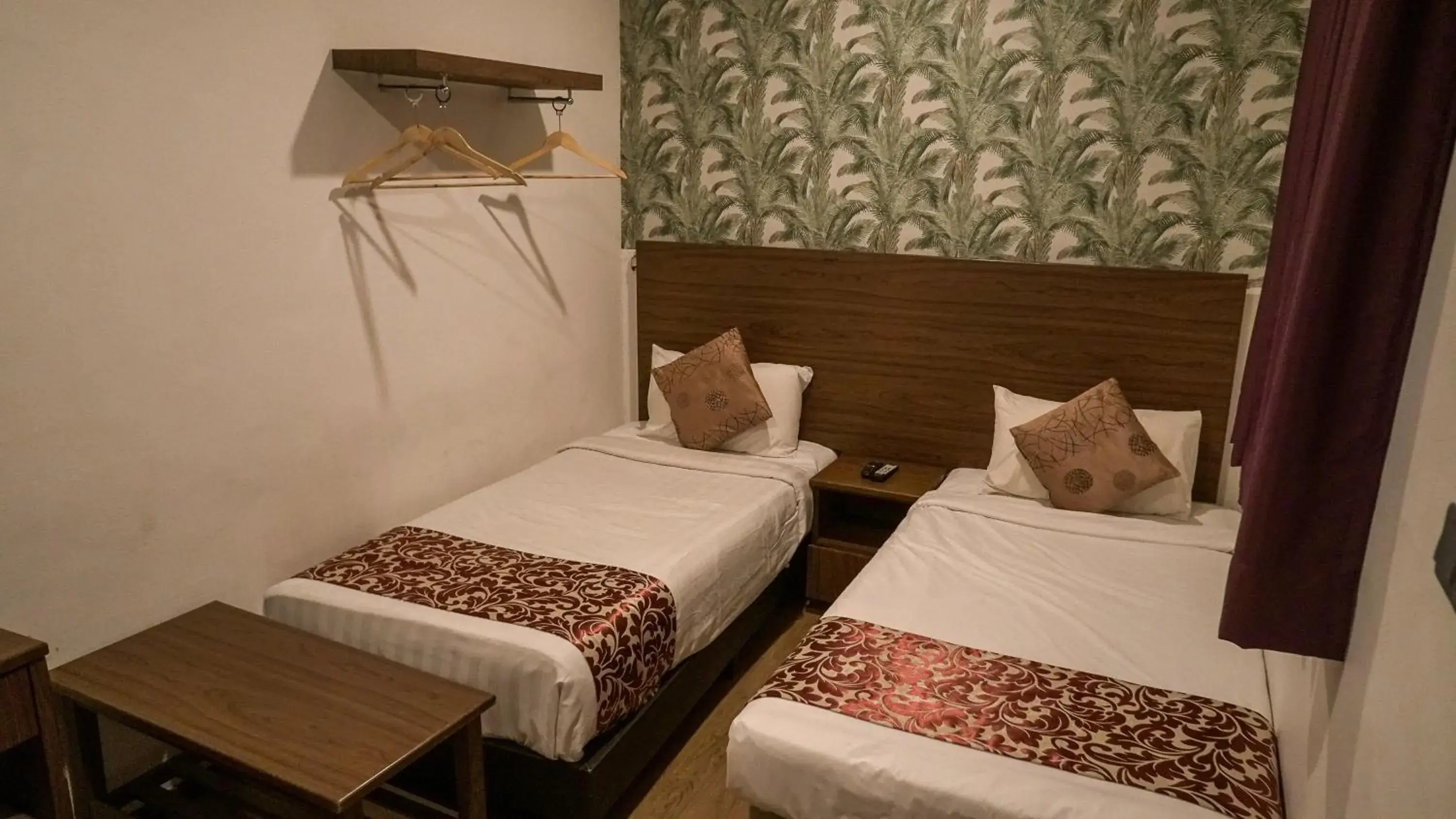 Bedroom, Bed in Highlanders Hotel Bedroom, Bed in Highlanders Hotel