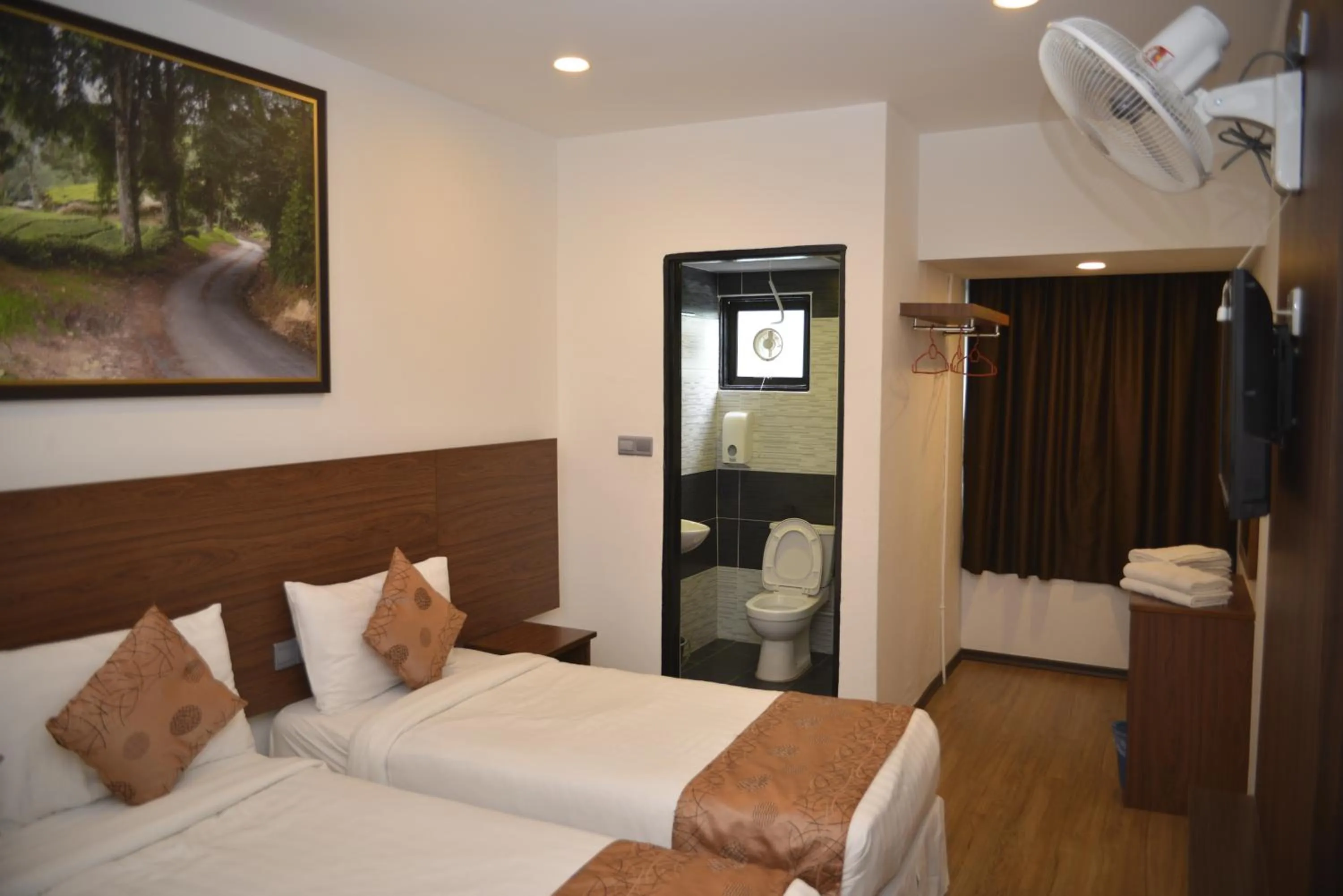 Bedroom, Bed in Highlanders Hotel