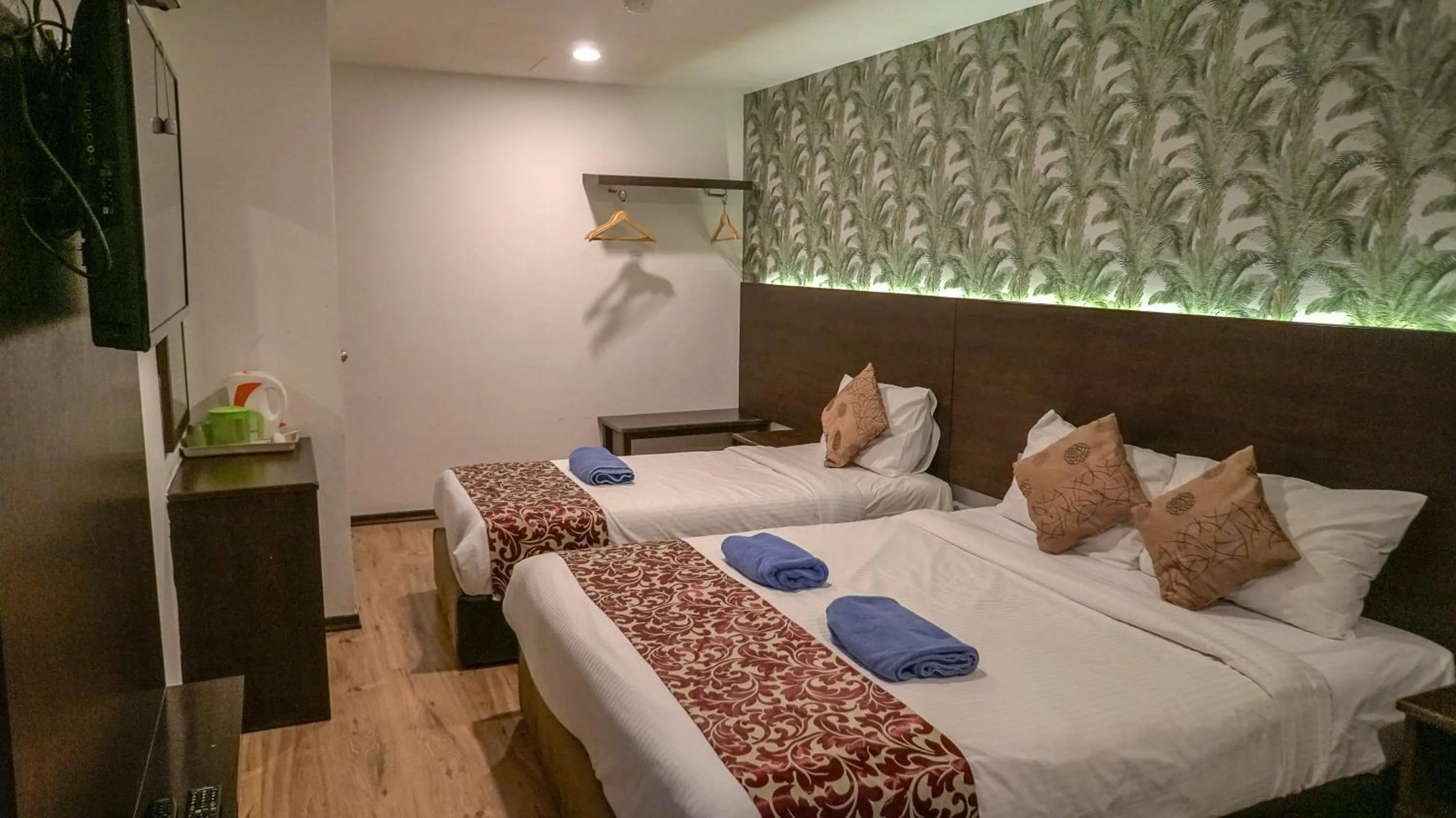 Bedroom, Bed in Highlanders Hotel