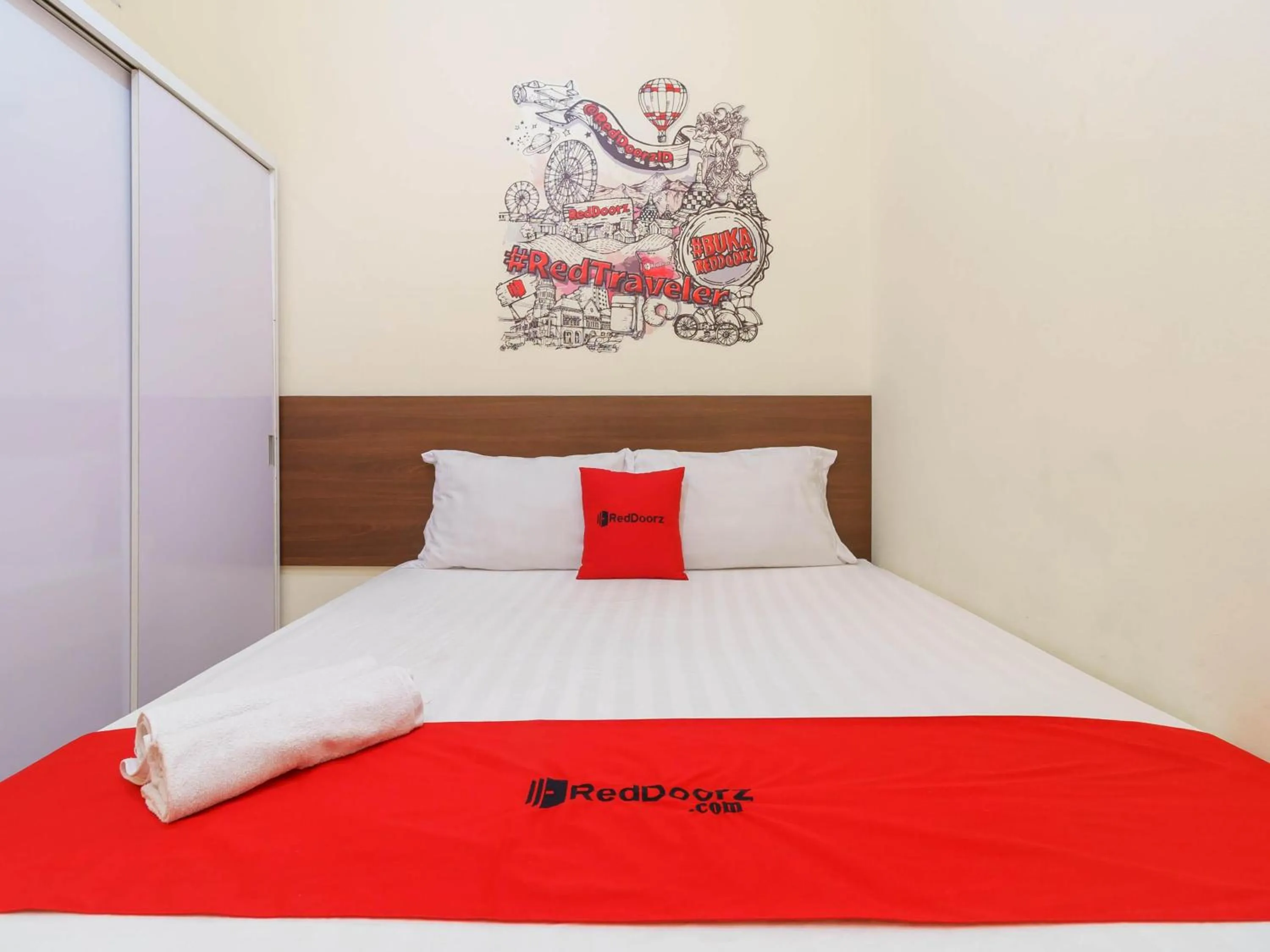 Bedroom, Bed in RedDoorz @ Tanjung Duren