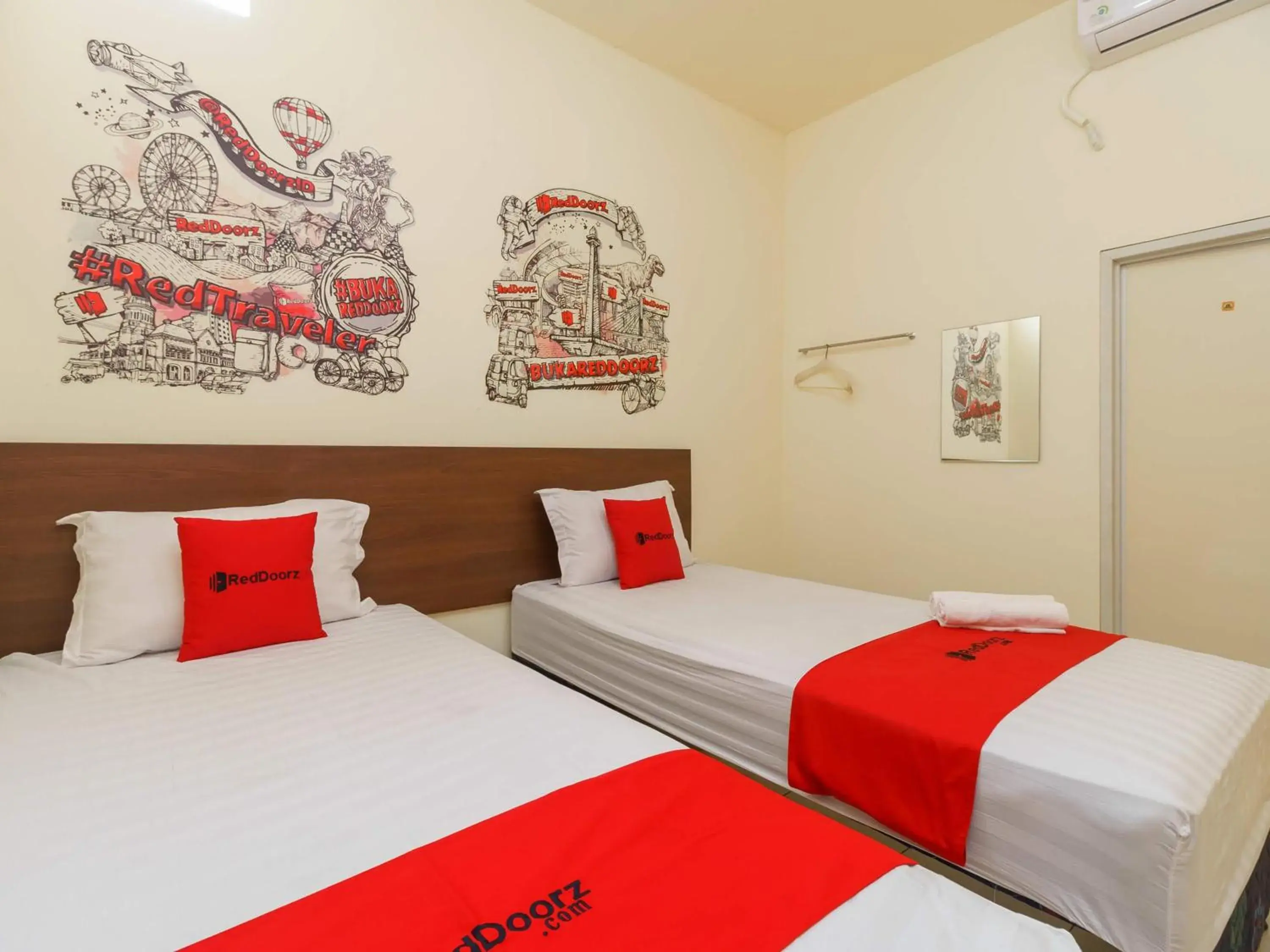 Bedroom, Bed in RedDoorz @ Tanjung Duren Bedroom, Bed in RedDoorz @ Tanjung Duren