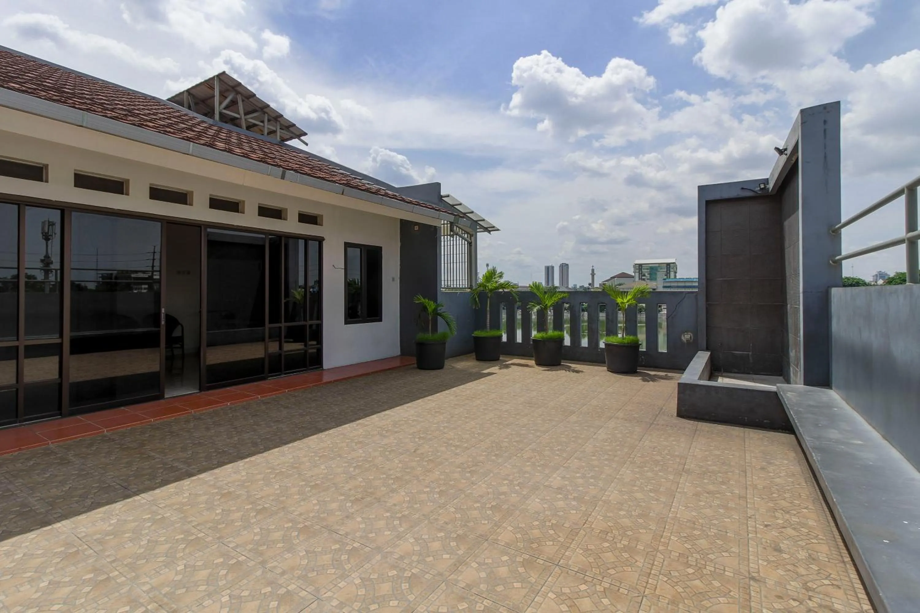 Property building in RedDoorz @ Tanjung Duren