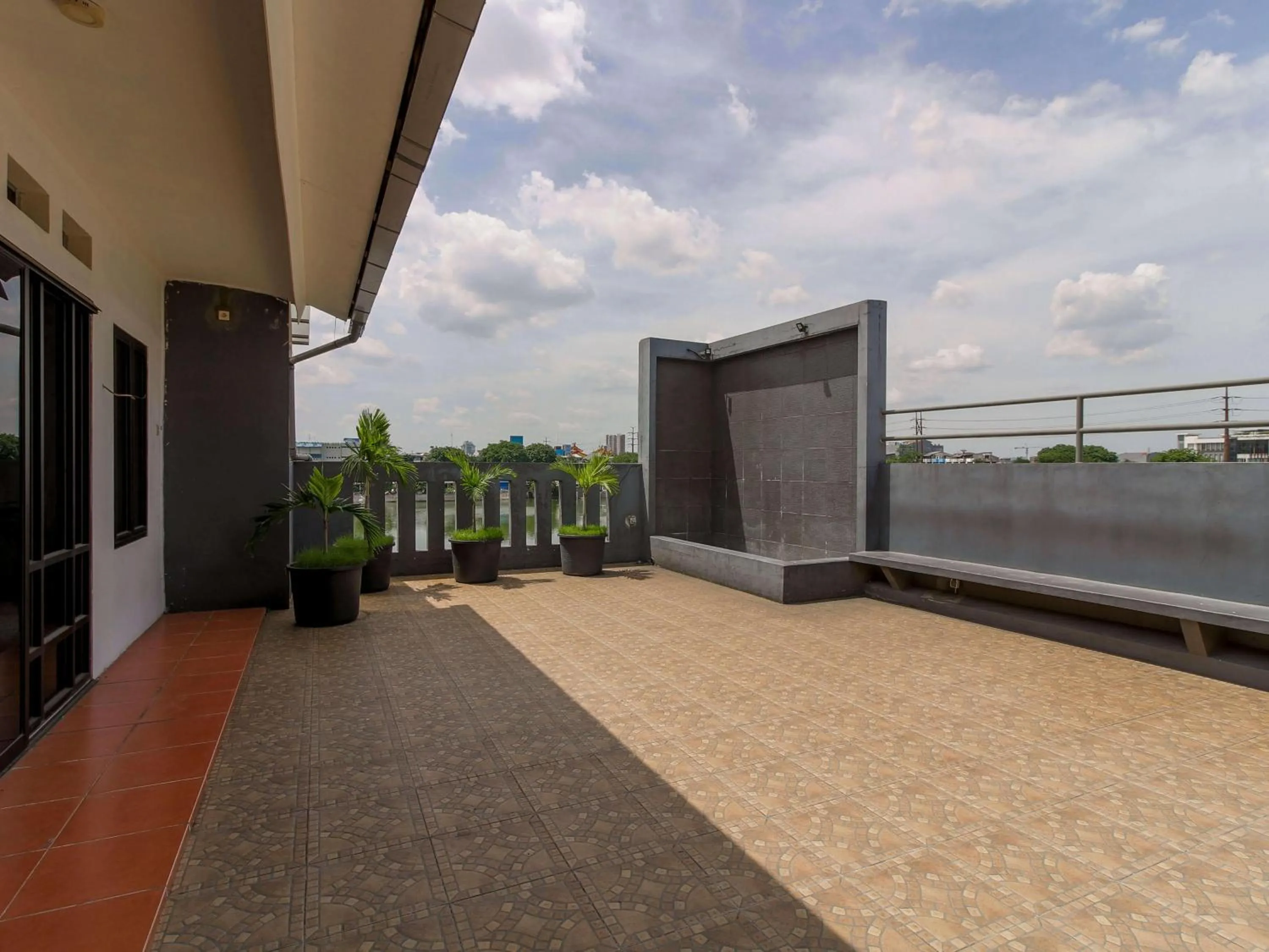 Property building in RedDoorz @ Tanjung Duren