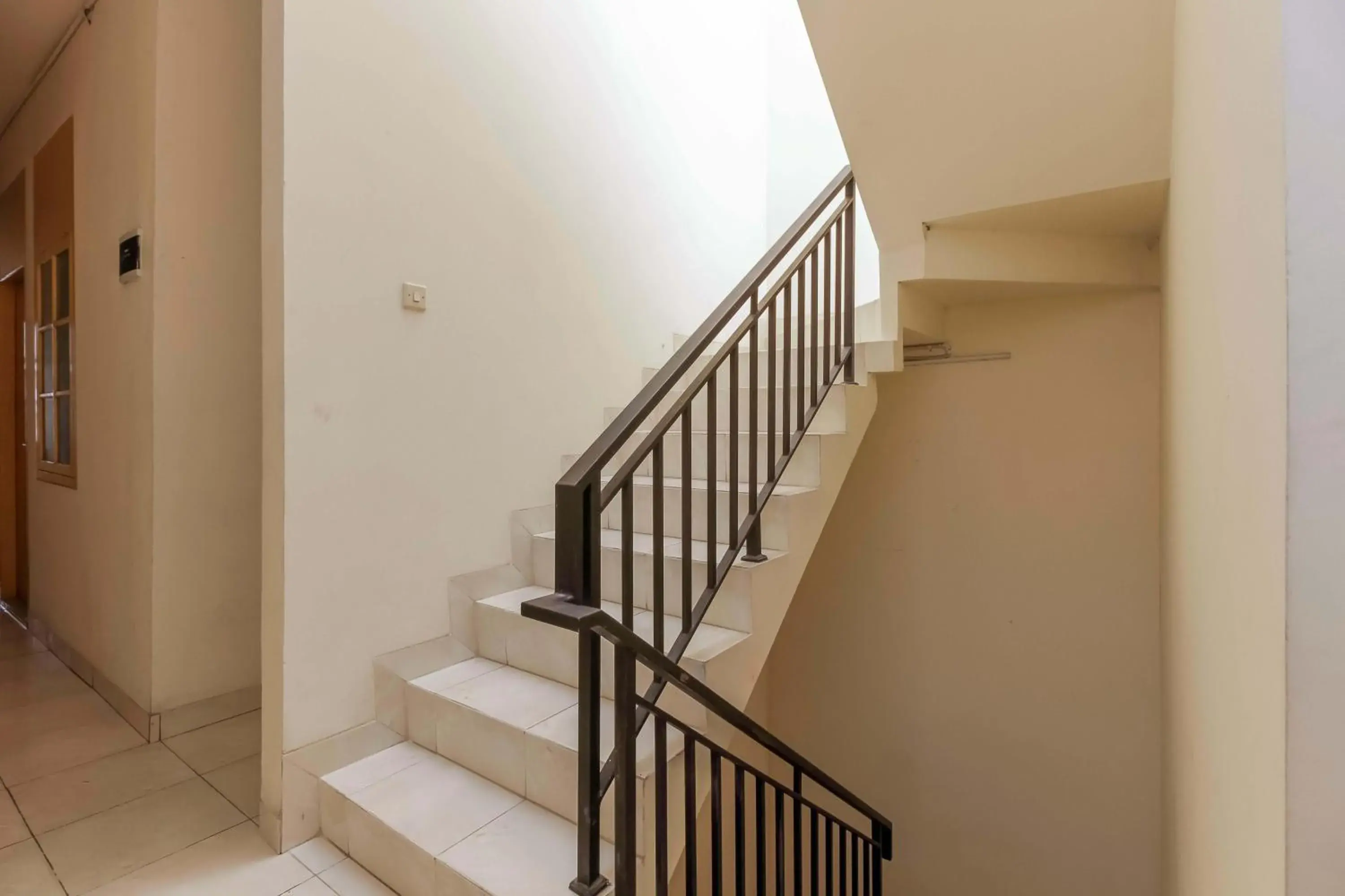 Property building in RedDoorz @ Tanjung Duren Property building in RedDoorz @ Tanjung Duren