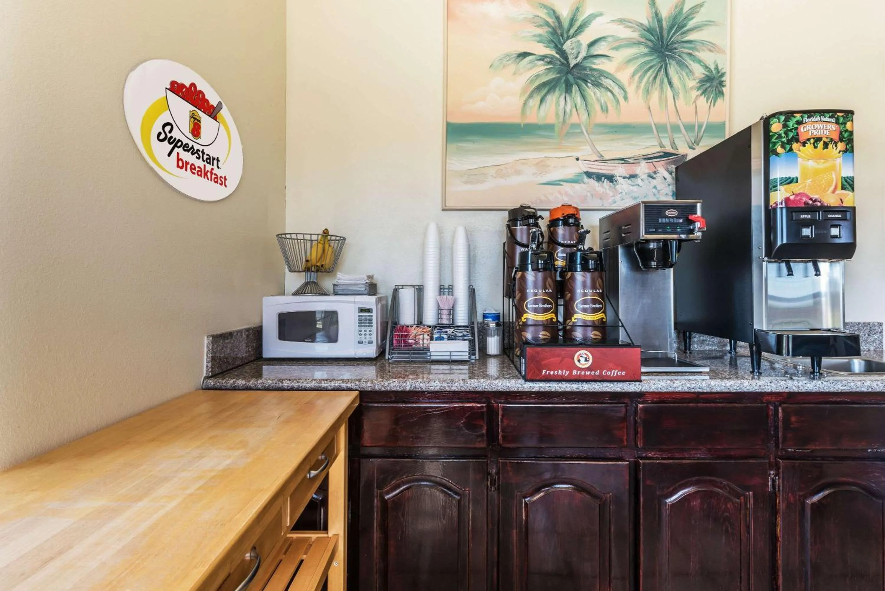 Restaurant/places to eat in Super 8 by Wyndham Greenville