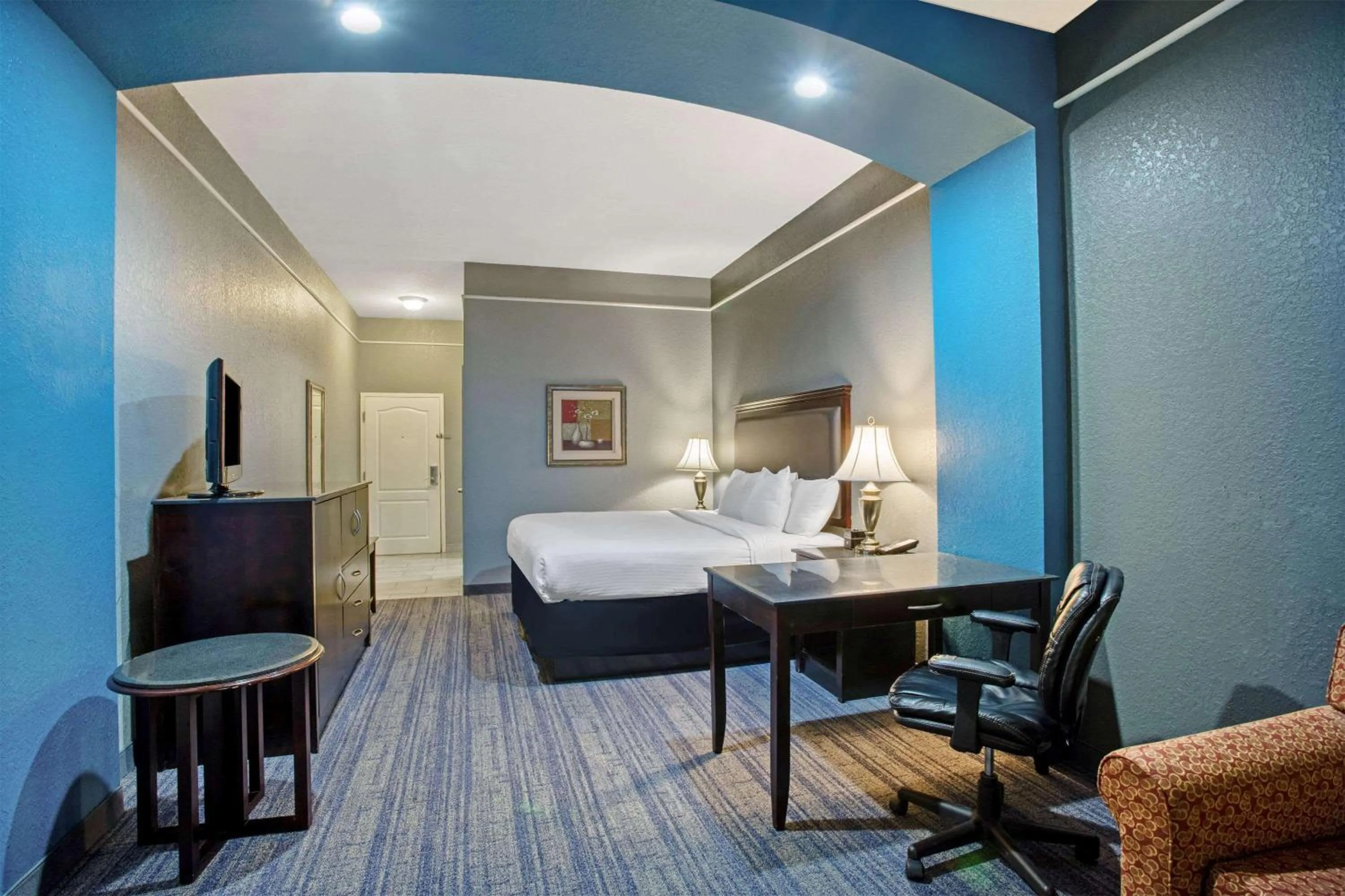 Photo of the whole room in Stay Express Inn & Suites - Mobile, AL