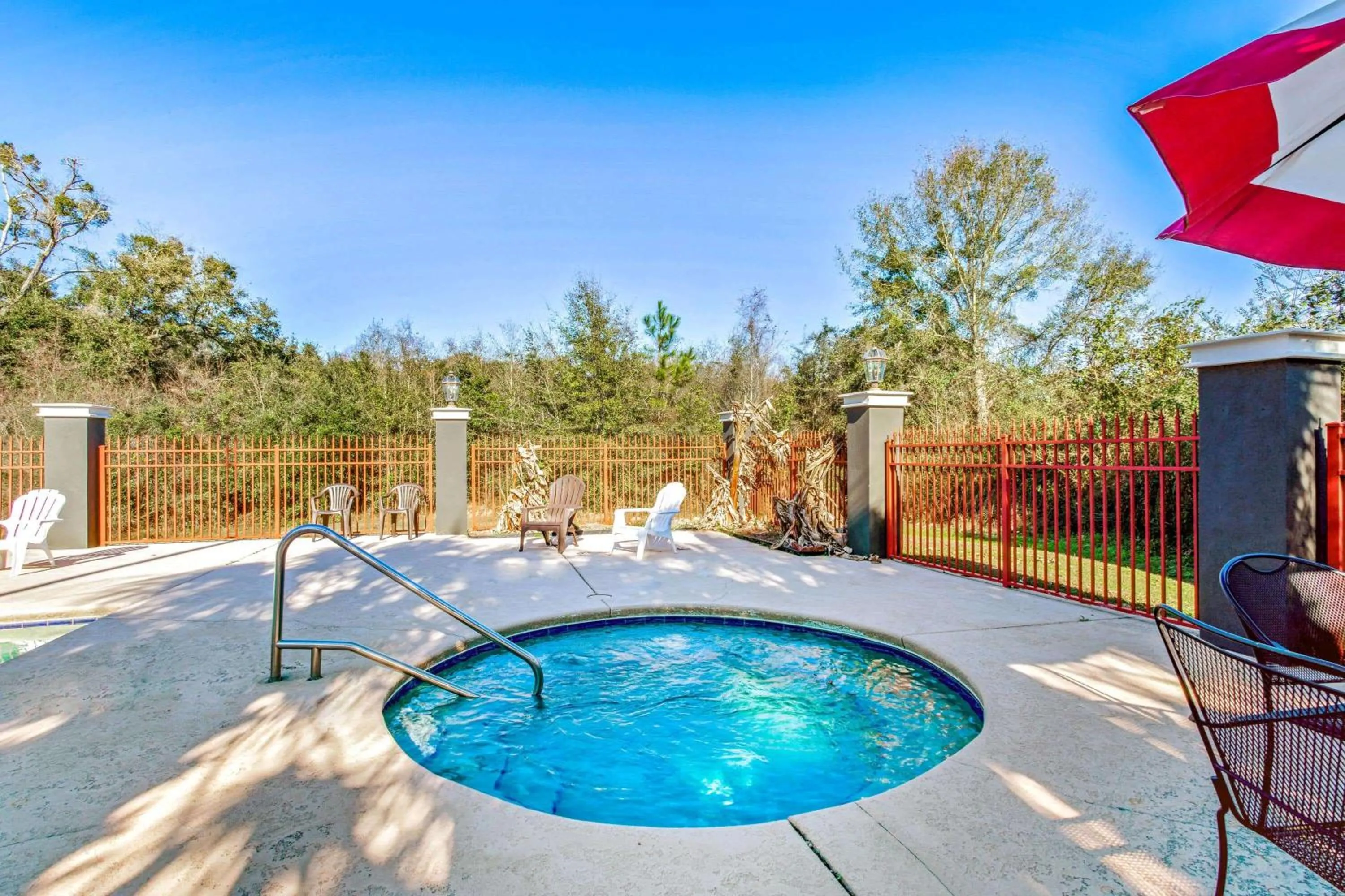 Hot Tub in Stay Express Inn & Suites - Mobile, AL