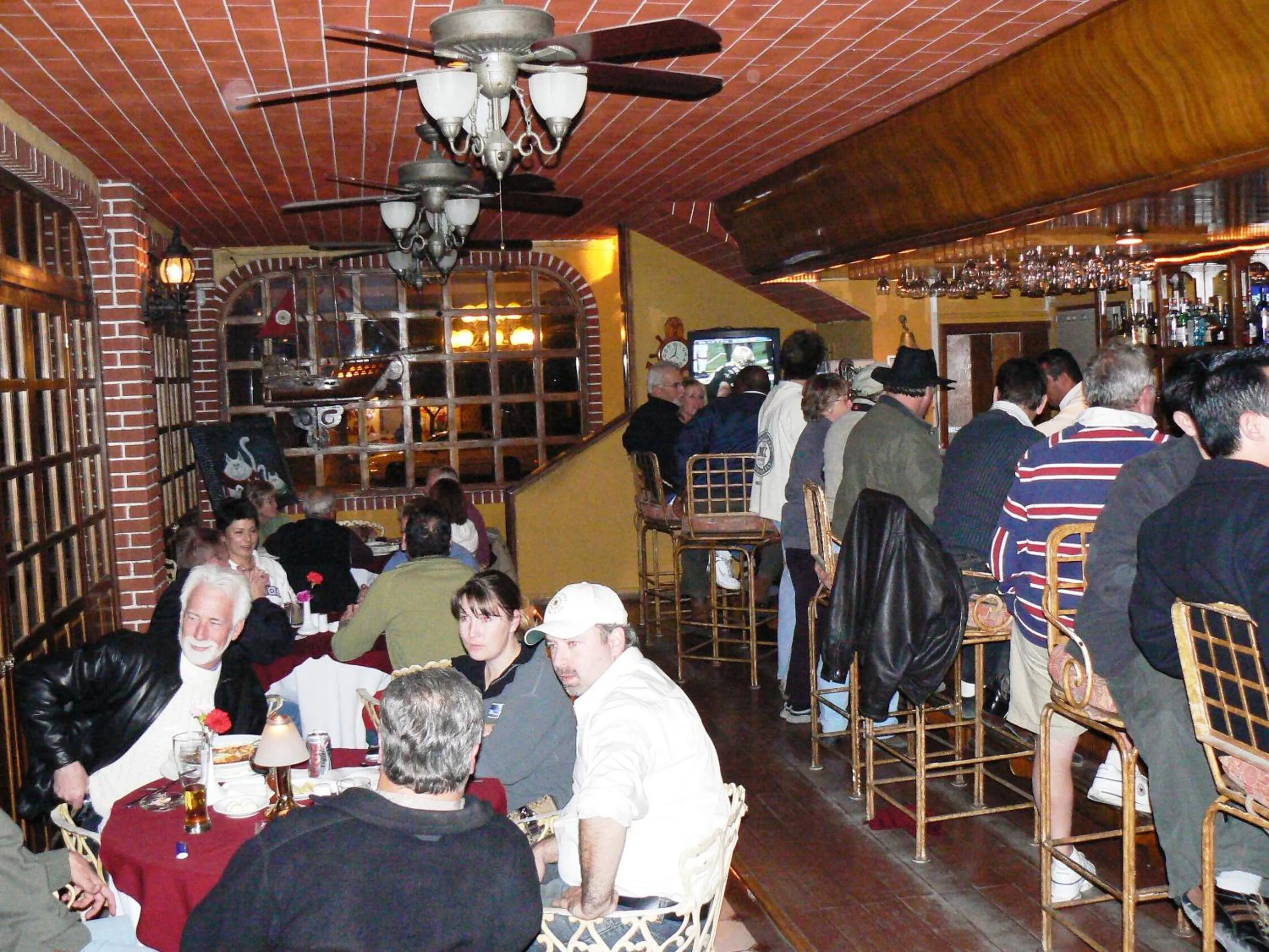 People in Hotel La Hacienda de la Langosta Roja