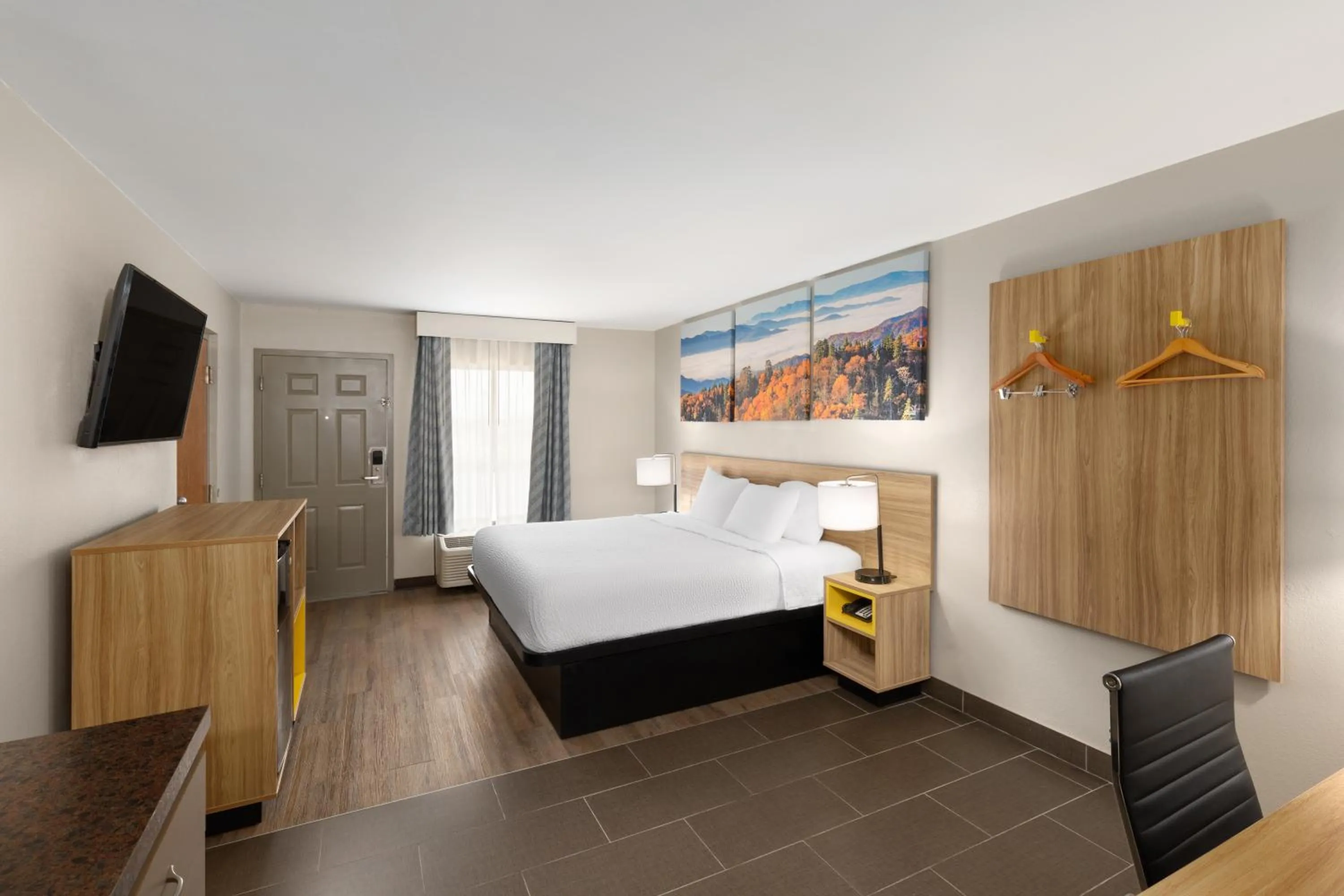 Bedroom, Bed in Days Inn by Wyndham Clarksville North EXIT 4