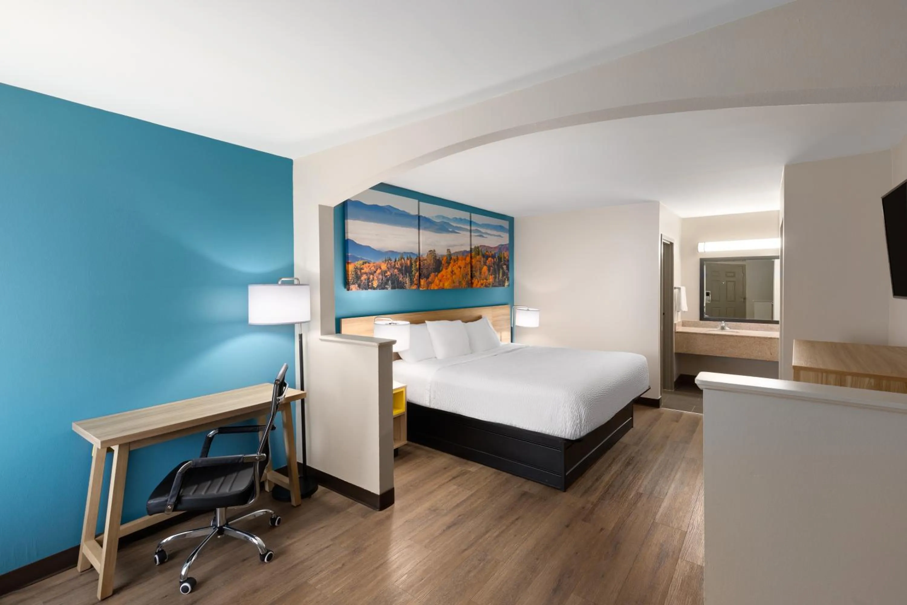 Bedroom, Bed in Days Inn by Wyndham Clarksville North EXIT 4