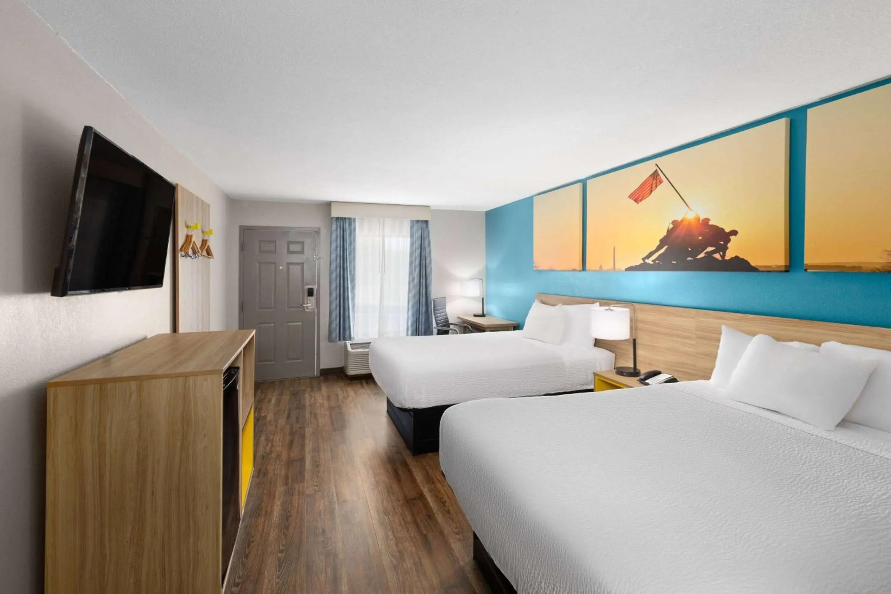 Photo of the whole room, Bed in Days Inn by Wyndham Clarksville North EXIT 4 Photo of the whole room, Bed in Days Inn by Wyndham Clarksville North EXIT 4