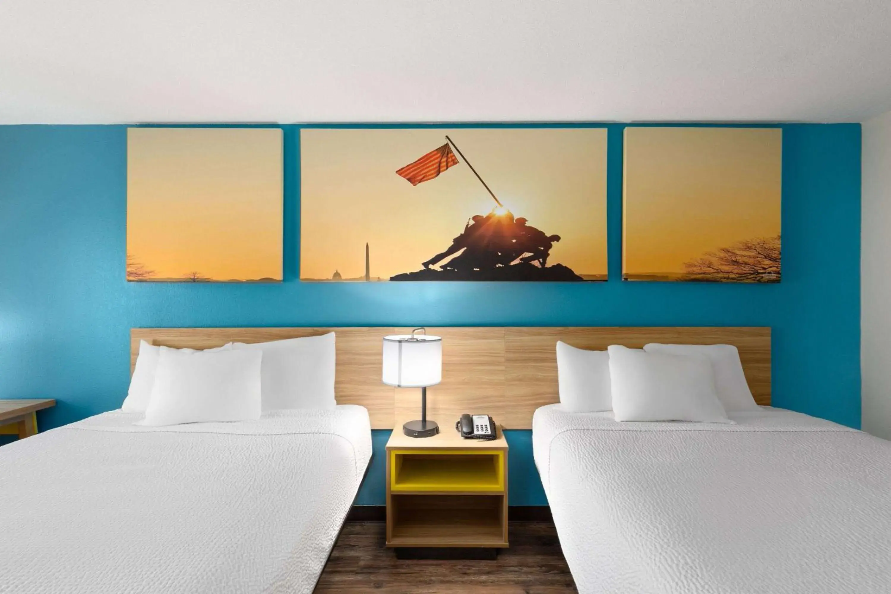 Queen Room with Two Queen Beds - Smoking in Days Inn by Wyndham Clarksville North EXIT 4 Queen Room with Two Queen Beds - Smoking in Days Inn by Wyndham Clarksville North EXIT 4