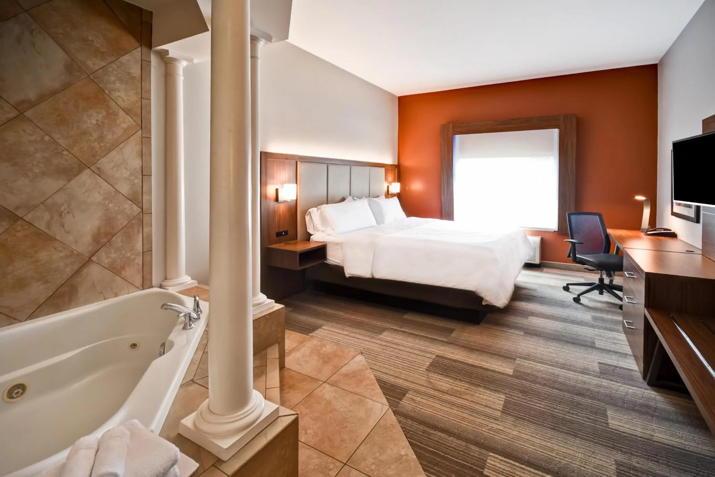 King Suite with Spa Bath in Holiday Inn Express & Suites Schererville by IHG King Suite with Spa Bath in Holiday Inn Express & Suites Schererville by IHG