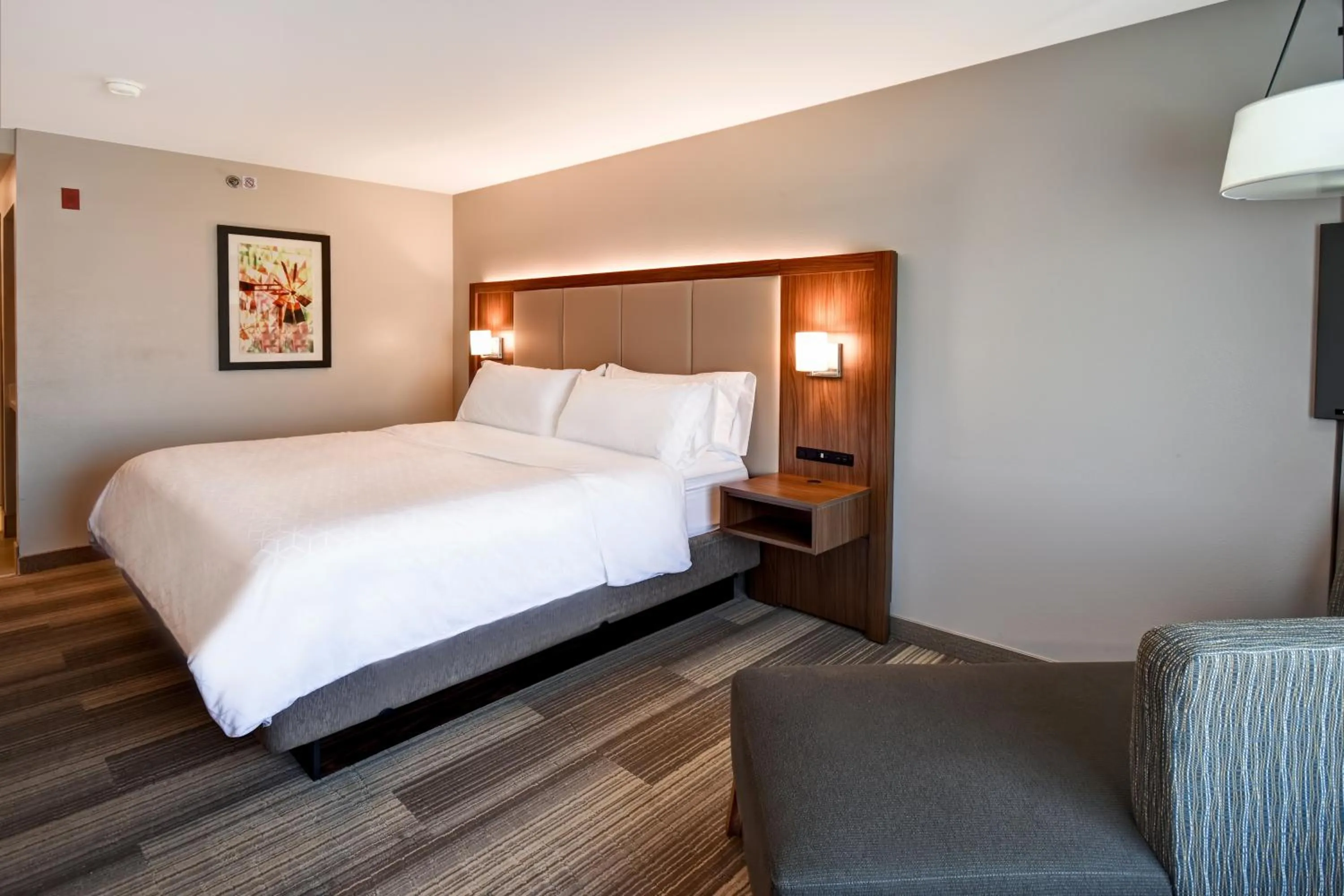 Bed in Holiday Inn Express & Suites Schererville by IHG