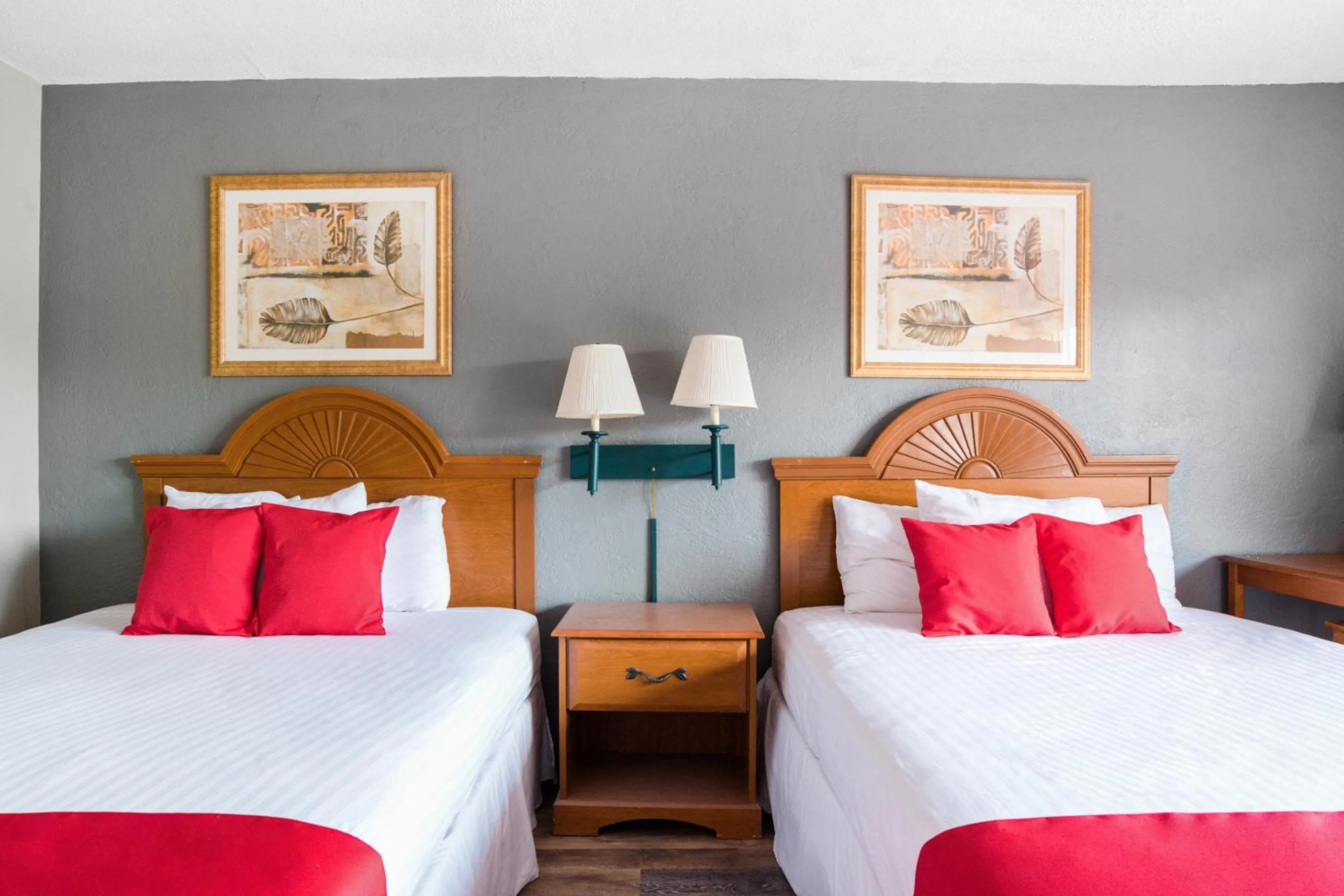 Bedroom, Bed in OYO Hotel Mustang Silver Spring FL