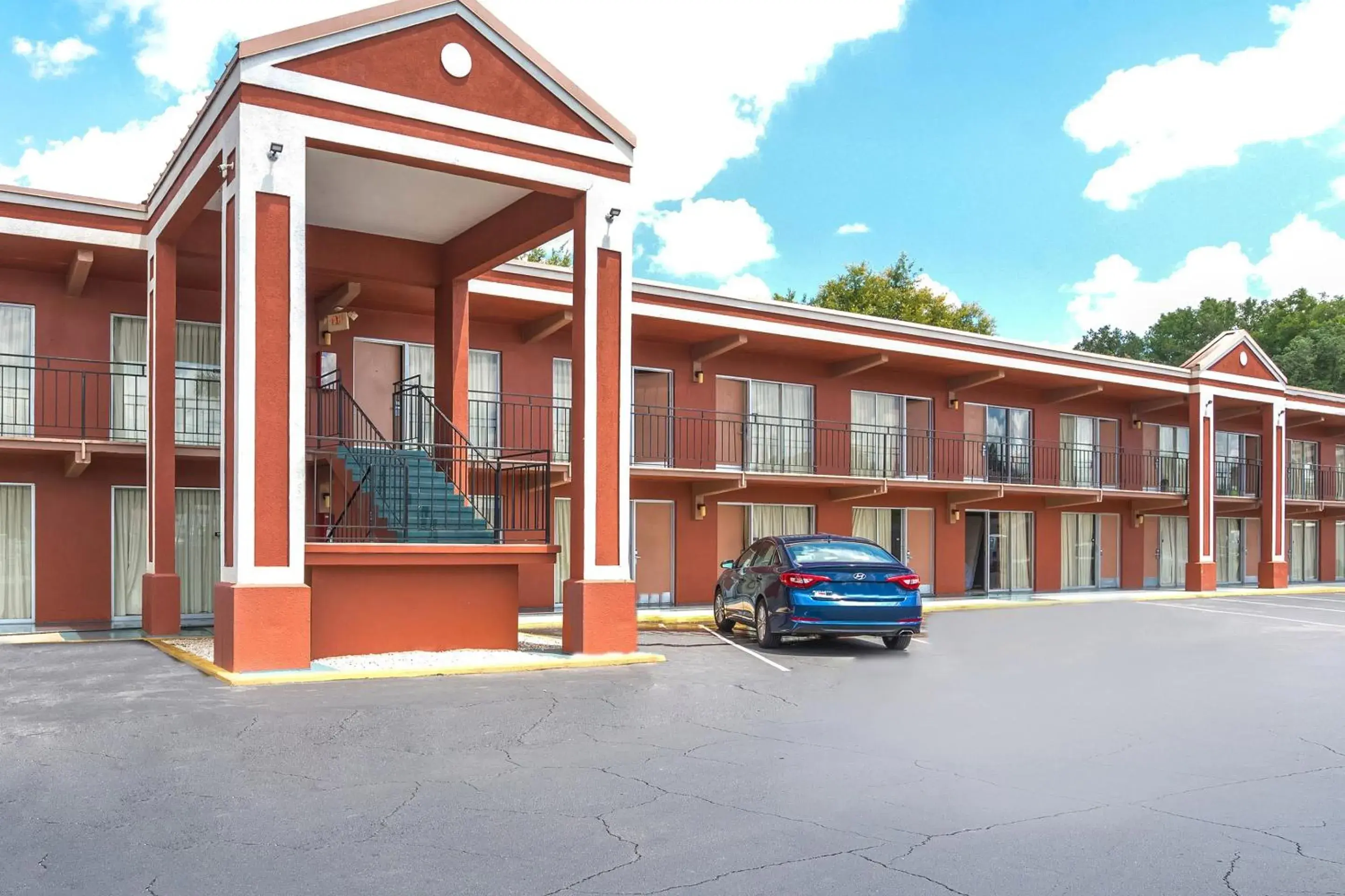 Facade/entrance in OYO Hotel Mustang Silver Spring FL Facade/entrance in OYO Hotel Mustang Silver Spring FL