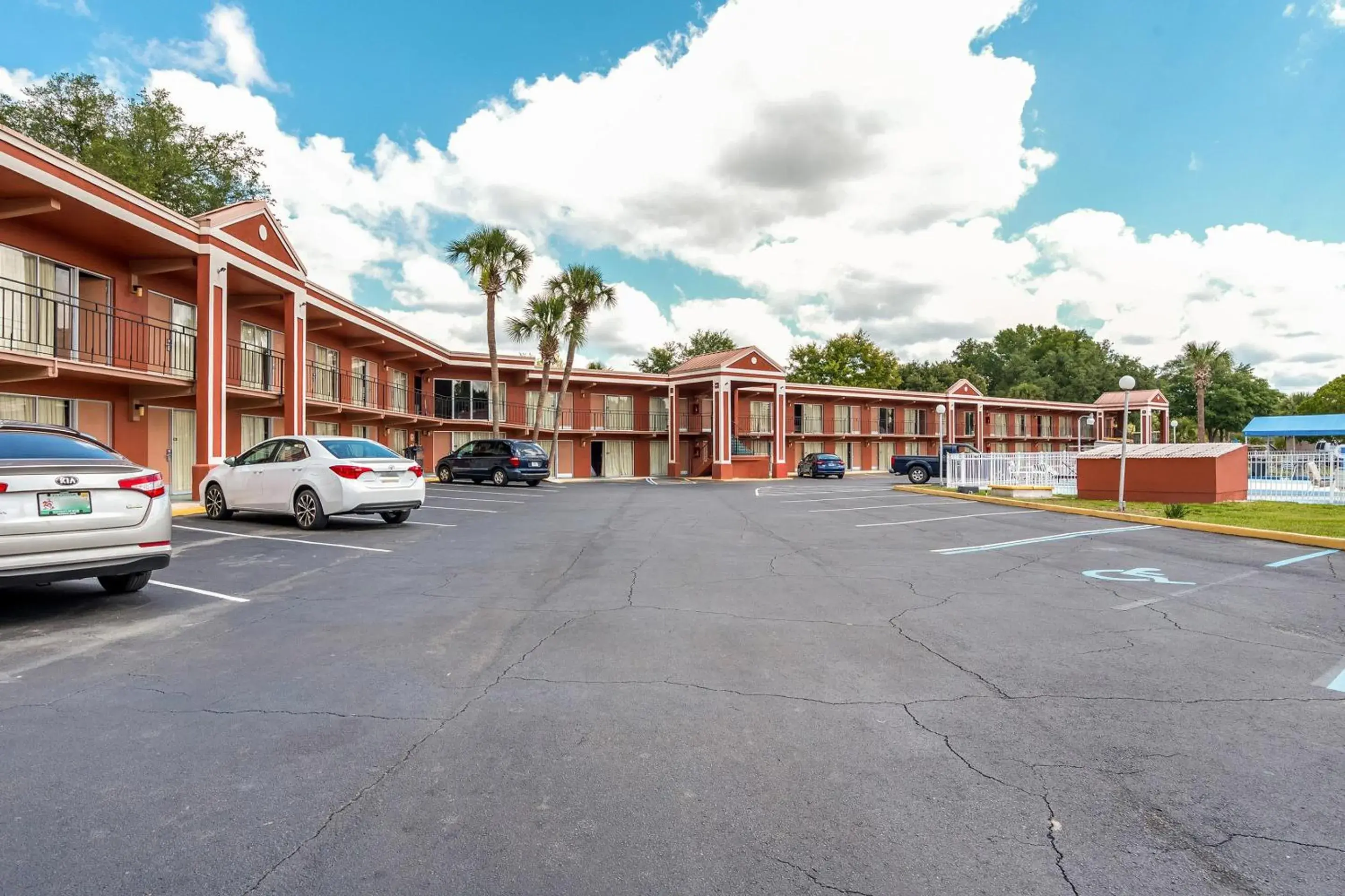 Facade/entrance in OYO Hotel Mustang Silver Spring FL Facade/entrance in OYO Hotel Mustang Silver Spring FL